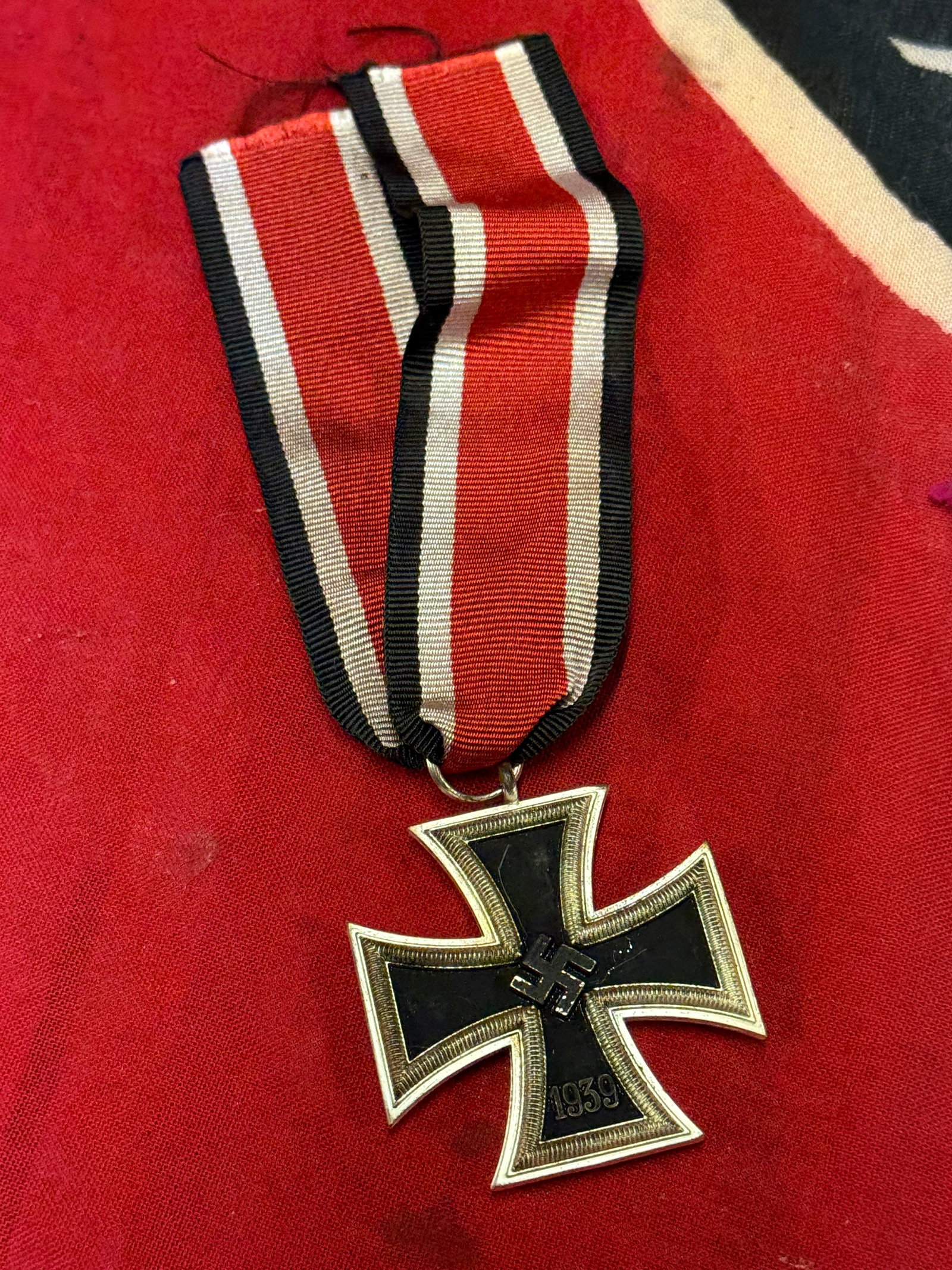 WW2 GERMAN IRON CROSS 2ND CLASS WITH RIBBON: WW2 GERMAN IRON CROSS 2ND CLASS WITH RIBBON. COMPLETE SET THAT IS IN MINT OVERALL SHAPE AND CONDITION WITH A BEAUTIFUL OVERALL PATINA. SHOWS GOOD WEAR AND USE. PLEASE VIEW ALL DETAILED PICTURES. A RAR