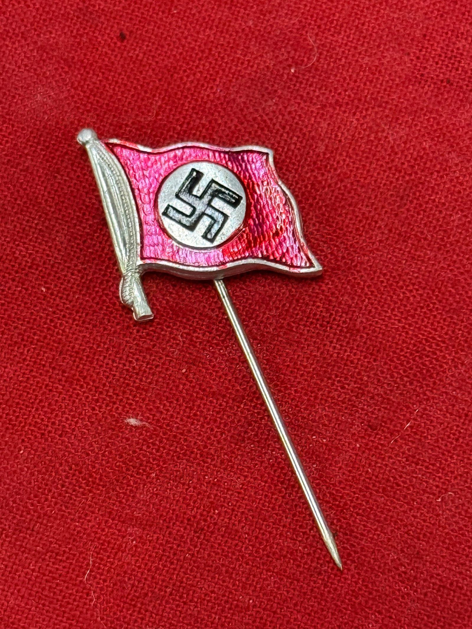 WW2 GERMAN HITLER YOUTH YOUNG MEMBERSHIP STICKPIN BY CARL WILD HAMBURG: WW2 GERMAN HITLER YOUTH YOUNG MEMBERSHIP STICKPIN BY CARL WILD HAMBURG. A very scarce Hitler Youth young members membership badge, 1923 to 1945, these badges are very difficult to find, being the badg