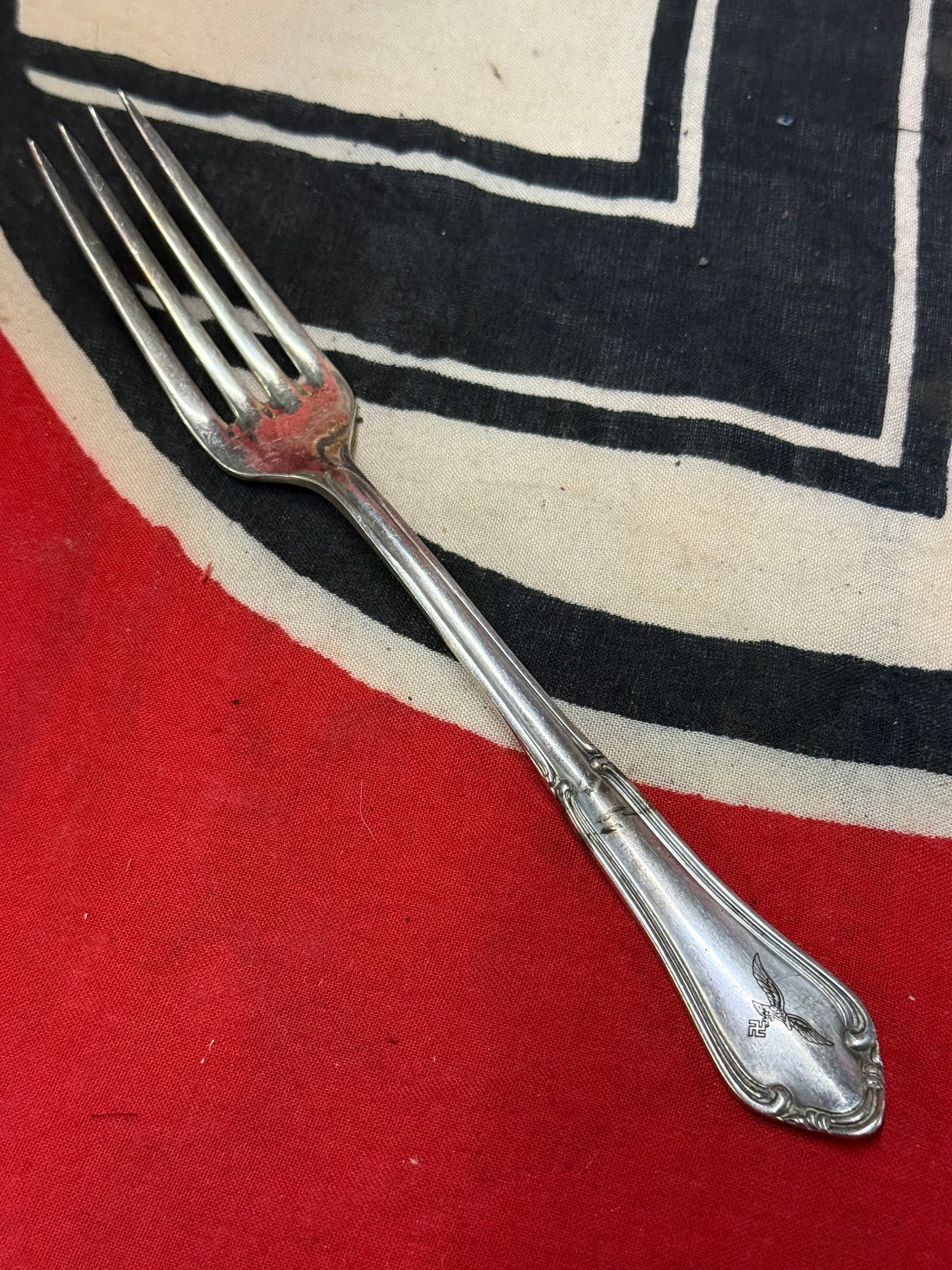 RARE WW2 GERMAN LUFTWAFFE PILOTS UTENSIL FORK - MAKER MARKED: RARE WW2 GERMAN LUFTWAFFE PILOTS UTENSIL FORK - MAKER MARKED. AN ULTRA RARE FIND THAT IS IN MINT OVERALL SHAPE AND CONDITION WITH A BEAUTIFUL OVERALL PATINA. SHOWS GOOD WEAR AND USE. A RARE EXAMPLE.