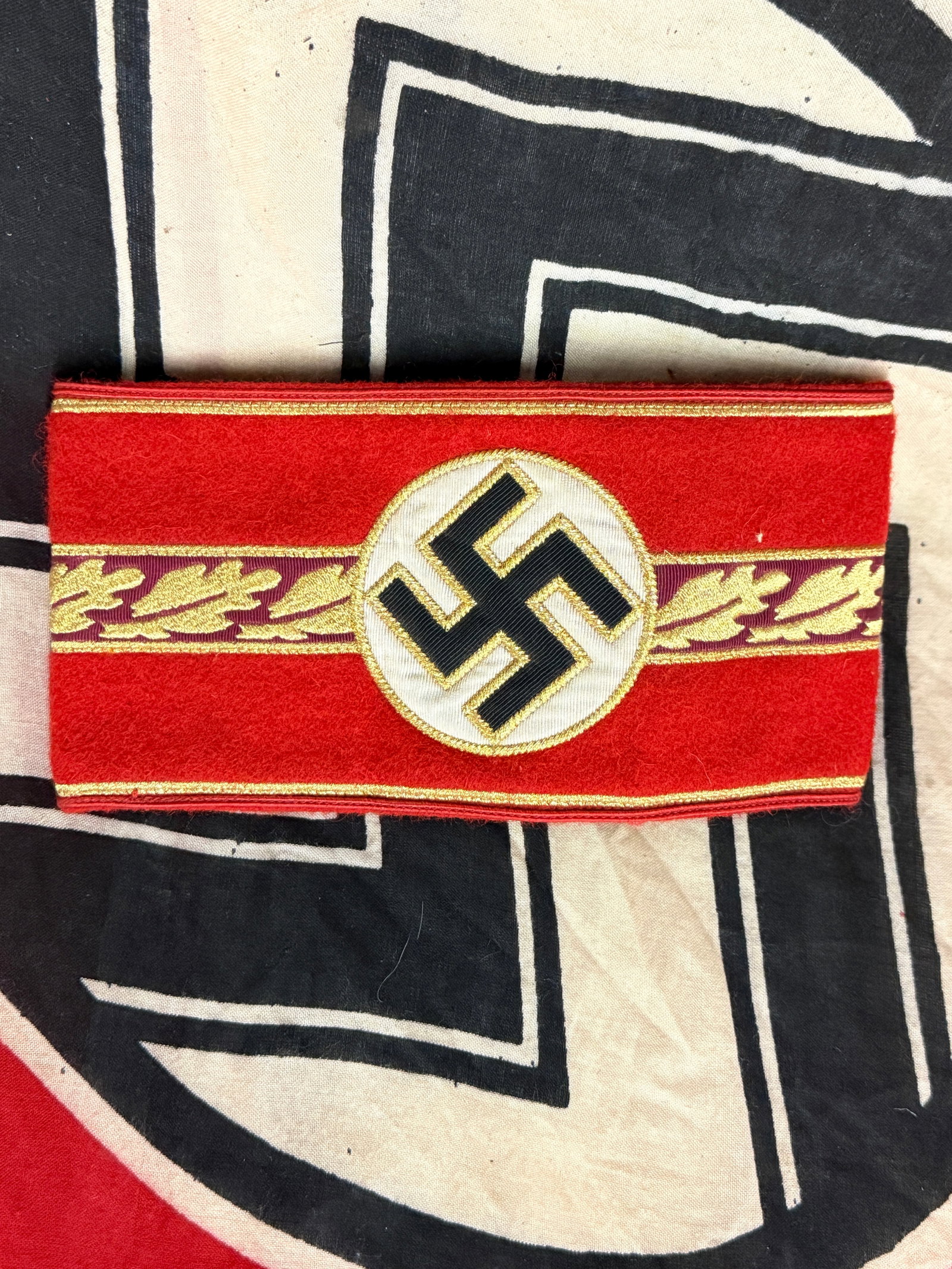 WW2 GERMAN NSDAP POLITICAL LEADER GAULEITER ARMBAND.: WW2 GERMAN NSDAP POLITICAL LEADER GAULEITER ARMBAND. A VERY RARE EXAMPLE. The term "Gauleiter" originated in Nazi Germany and referred to the regional leaders appointed by Adolf Hitler to administer t