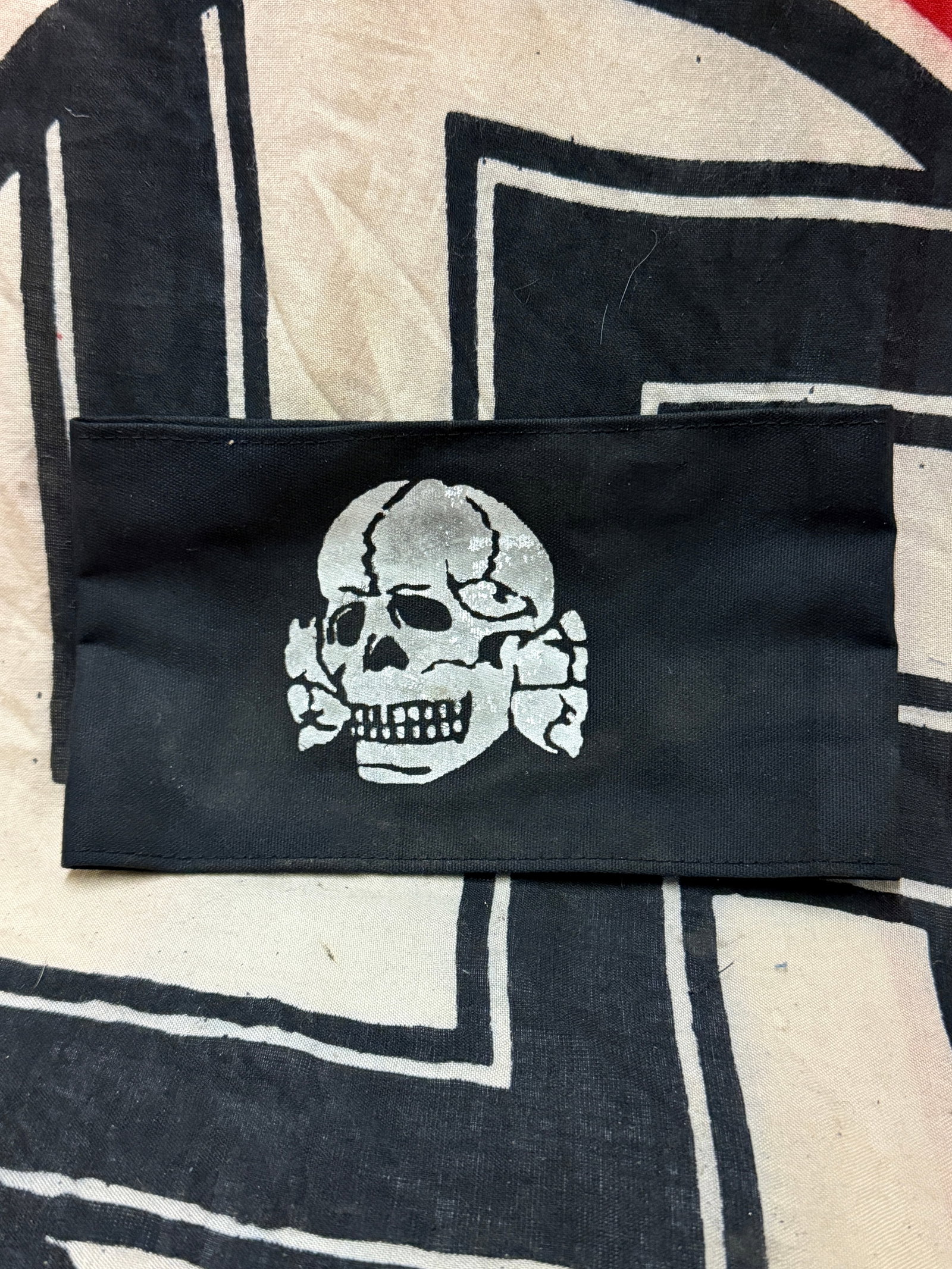 WW2 GERMAN TOTENKOPF SS SKULL ARMBAND WITH RZM PAPER TAG: WW2 GERMAN TOTENKOPF SS SKULL ARMBAND WITH RZM PAPER TAG. A RARE EXAMPLE. SHOWS GOOD WEAR AND USE WITH A BEAUTIFUL OVERALL PATINA. PLEASE VIEW ALL DETAILED PICTURES. A RARE EXAMPLE.