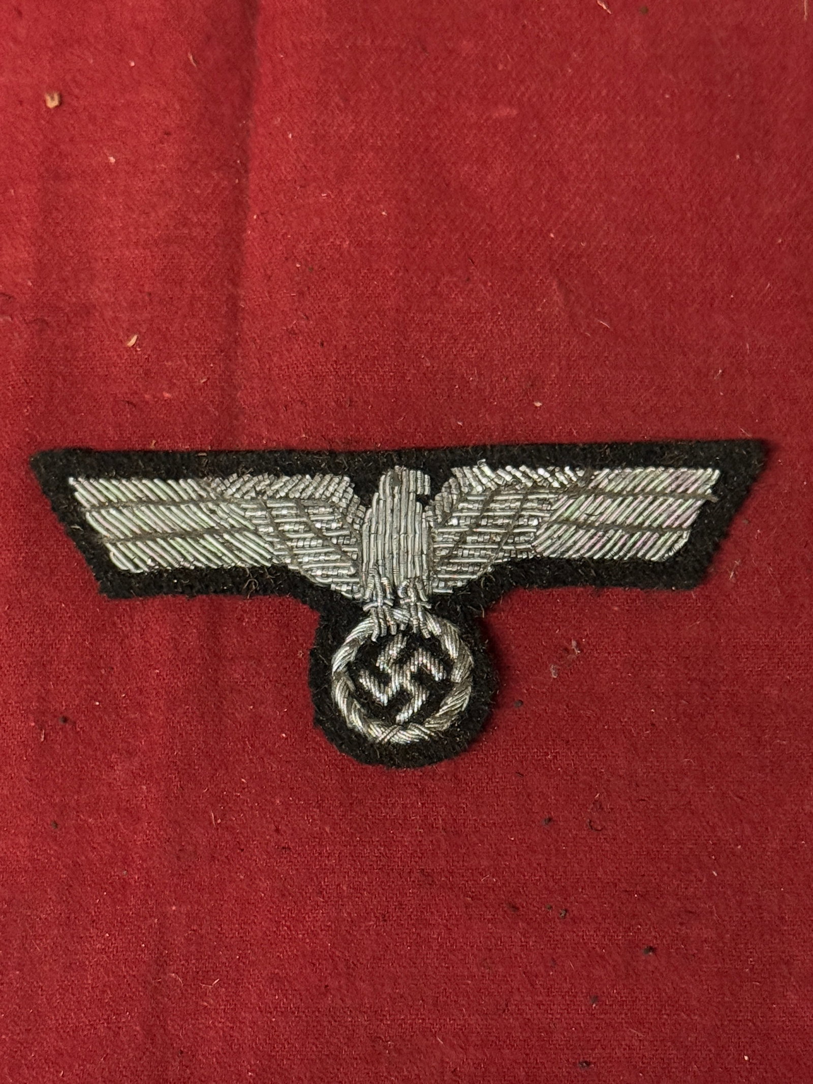WW2 GERMAN ARMY OFFICERS BULLION WEAVE BREAST EAGLE BADGE: WW2 GERMAN ARMY OFFICERS BULLION WEAVE BREAST EAGLE BADGE. A VERY RARE FIND. RETAINS MOST OF ITS ORIGINAL SHAPE AND CONDITION. PLEASE VIEW ALL DETAILED PICTURES. A VERY RARE EXAMPLE.