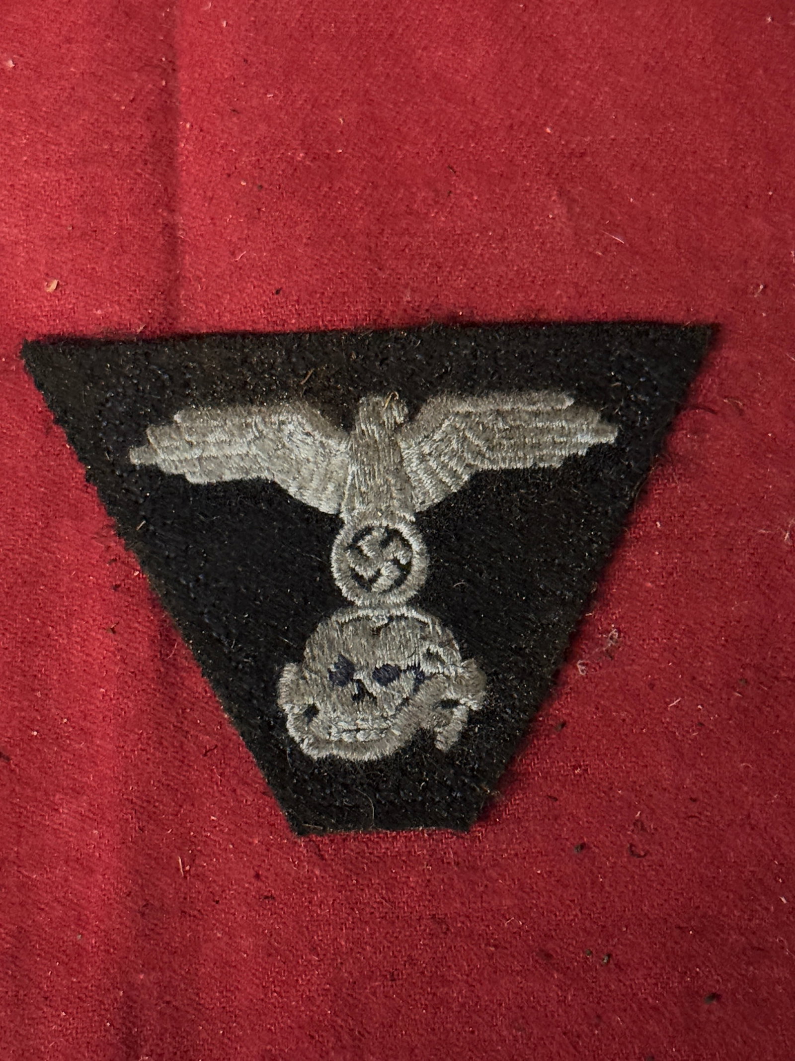 WW2 SS Panzer M43 Ski Cap Badge Insignia: WW2 SS Panzer M43 Ski Cap Badge Insignia. A rare find. Shows good wear and use with a beautiful overall patina. Please view all detailed pictures. A very rare example.