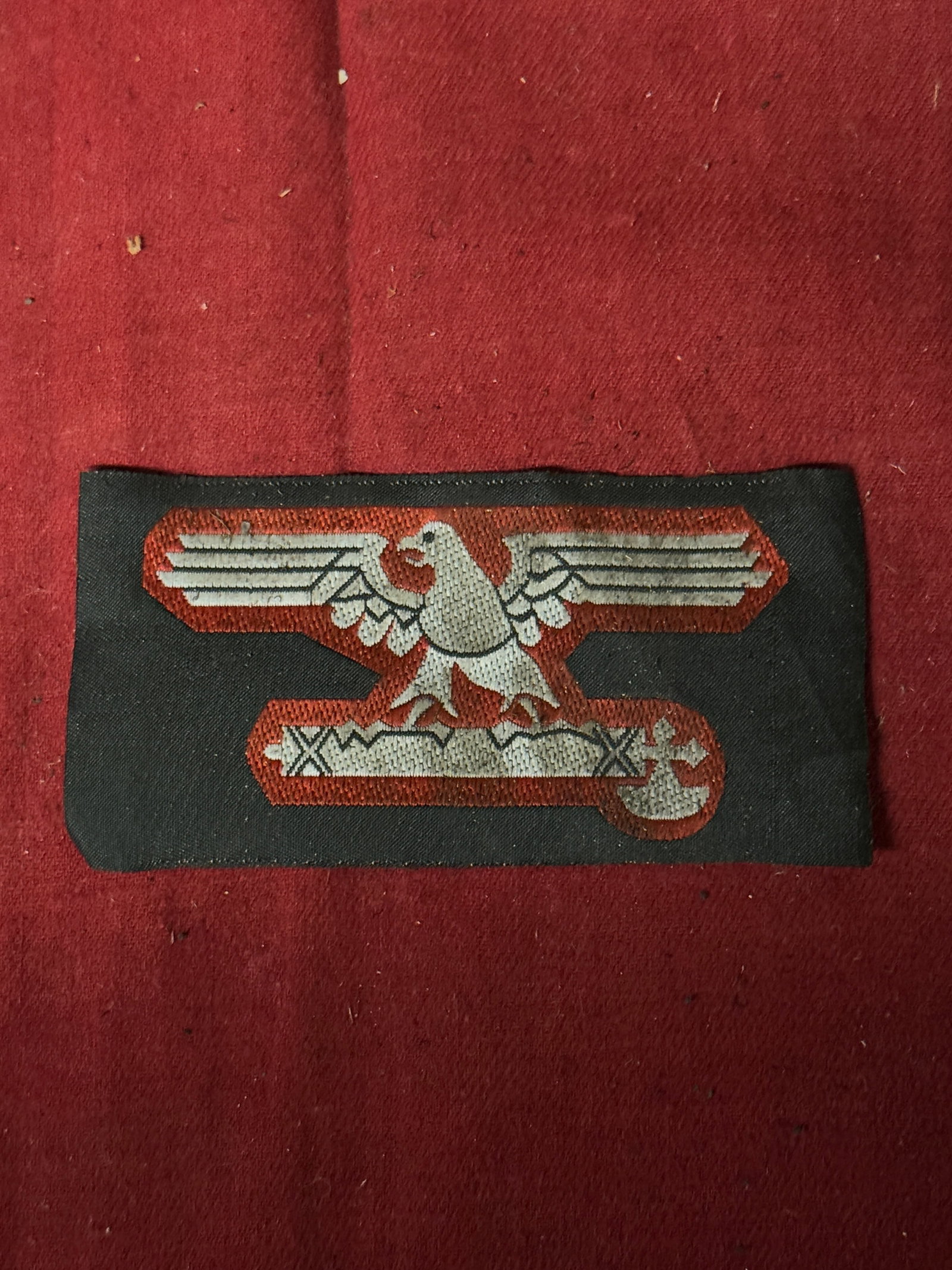 UN-ISSUED WW2 GERMAN FASCIST ITALIAN SS EAGLE SLEEVE BADGE INSIGNIA: UN-ISSUED WW2 GERMAN FASCIST ITALIAN SS EAGLE SLEEVE BADGE INSIGNIA. A VERY RARE EXAMPLE THAT IS IN MINT OVERALL SHAPE AND CONDITION WITH A BEAUTIFUL OVERALL PATINA. PLEASE VIEW ALL DETAILED PICTURES.