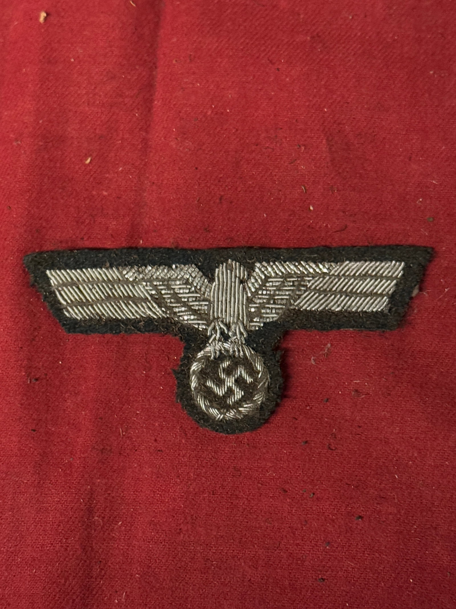 RARE WW2 GERMAN PANZER OFFICER BULLION WEAVE BREAST EAGLE BADGE INSIGNIA: RARE WW2 GERMAN PANZER OFFICER BULLION WEAVE BREAST EAGLE BADGE INSIGNIA. AN ULTRA RARE FIND THAT IS IN MINT OVERALL SHAPE AND CONDITION WITH A BEAUTIFUL OVERALL PATINA. SHOWS GOOD WEAR AND USE. PLEAS
