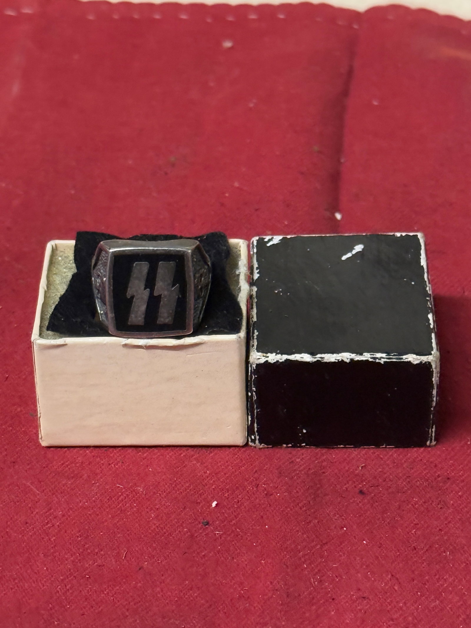 CASED WW2 GERMAN WAFFEN SS OFFICER SILVER ENAMELED RING IN SILVER: CASED WW2 GERMAN WAFFEN SS OFFICER SILVER ENAMELED RING IN SILVER. A VERY RARE FIND. SHOWS GOOD WEAR AND USE WITH A BEAUTIFUL OVERALL PATINA. HAS THE ENAMELED SS TOP WITH TOTENKOPF SKULLS ON BOTH SIDE