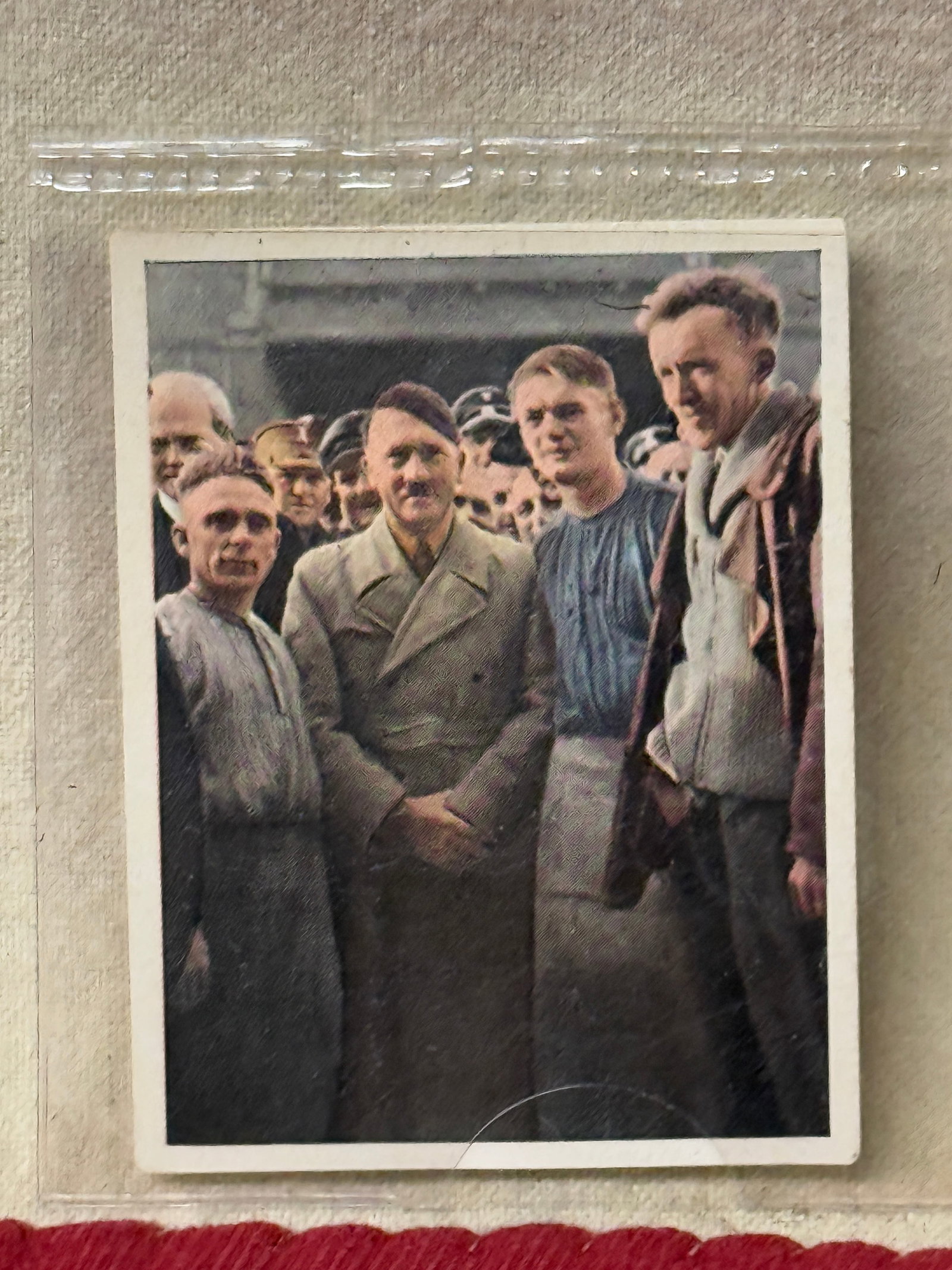 WW2 GERMAN ADOLF HITLER IN SIEMENSSTADT ON 01.05.1936 CIGARETTE PHOTOGRAPH CARD: WW2 GERMAN ADOLF HITLER IN SIEMENSSTADT ON 01.05.1936 CIGARETTE PHOTOGRAPH CARD. A RARE FIND. PLEASE VIEW ALL DETAILED PICTURES. A RARE EXAMPLE.