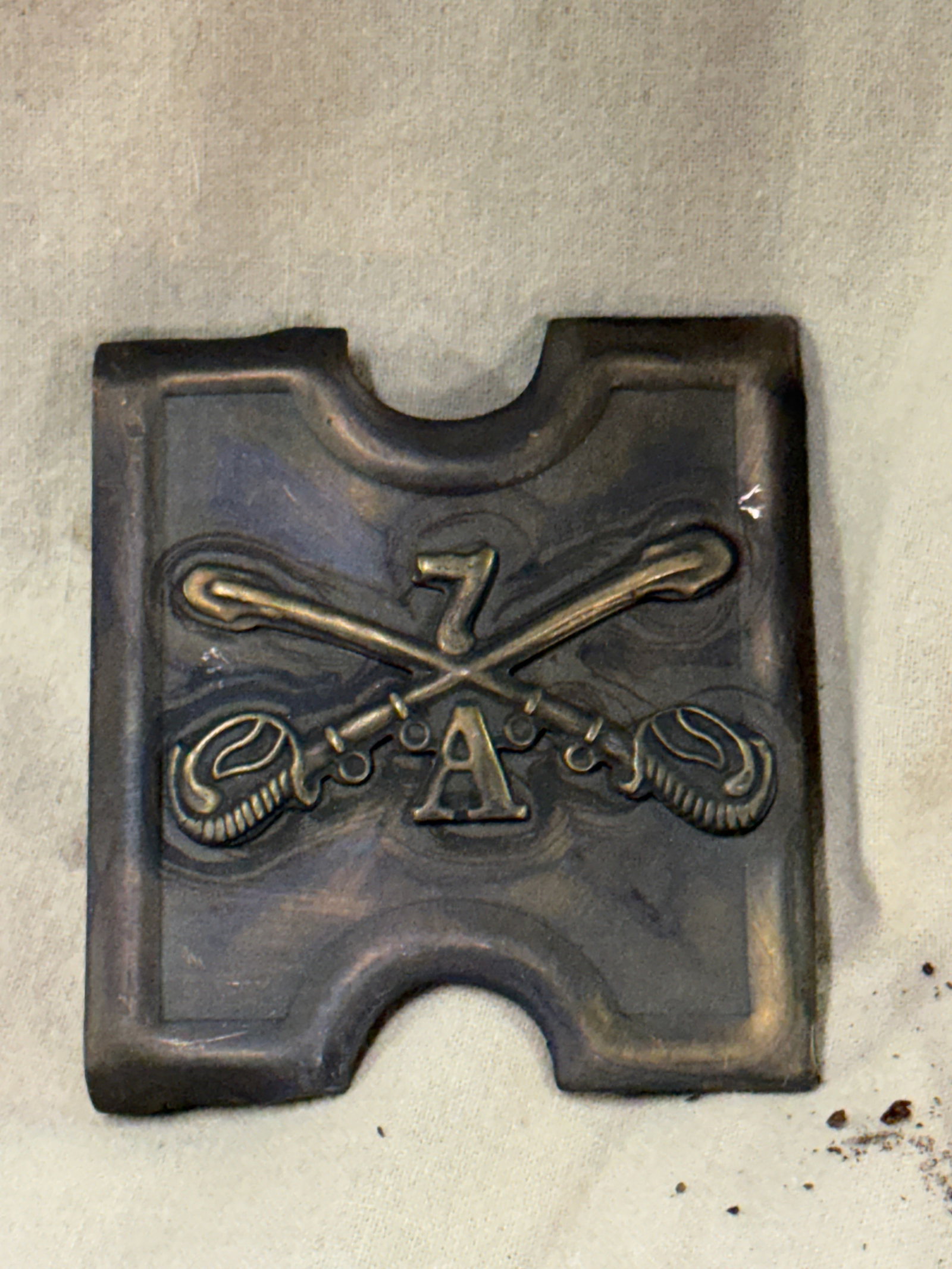 INDIAN WARS CUSTER'S 7TH CAVALRY BELT PLATE BUCKLE BY ANSON MILLS 1881: INDIAN WARS CUSTER'S 7TH CAVALRY BELT PLATE BUCKLE BY ANSON MILLS 1881. A VERY RARE FIND THAT IS IN MINT OVERALL SHAPE AND CONDITION WITH A BEAUTIFUL OVERALL PATINA. SHOWS GOOD WEAR AND USE. PLEASE VI