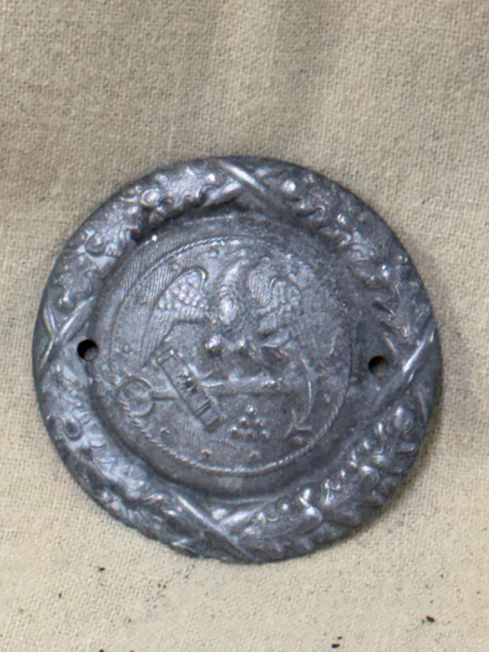 1862 CIVIL WAR CONFEDERATE CSA 3RD SHIP MARINES PLATE BADGE: 1862 CIVIL WAR CONFEDERATE CSA 3RD SHIP MARINES PLATE BADGE. A VERY RARE FIND THAT IS IN MINT OVERALL SHAPE AND CONDITION WITH A BEAUTIFUL OVERALL PATINA. SHOWS GOOD WEAR AND USE. PLEASE VIEW ALL DETA