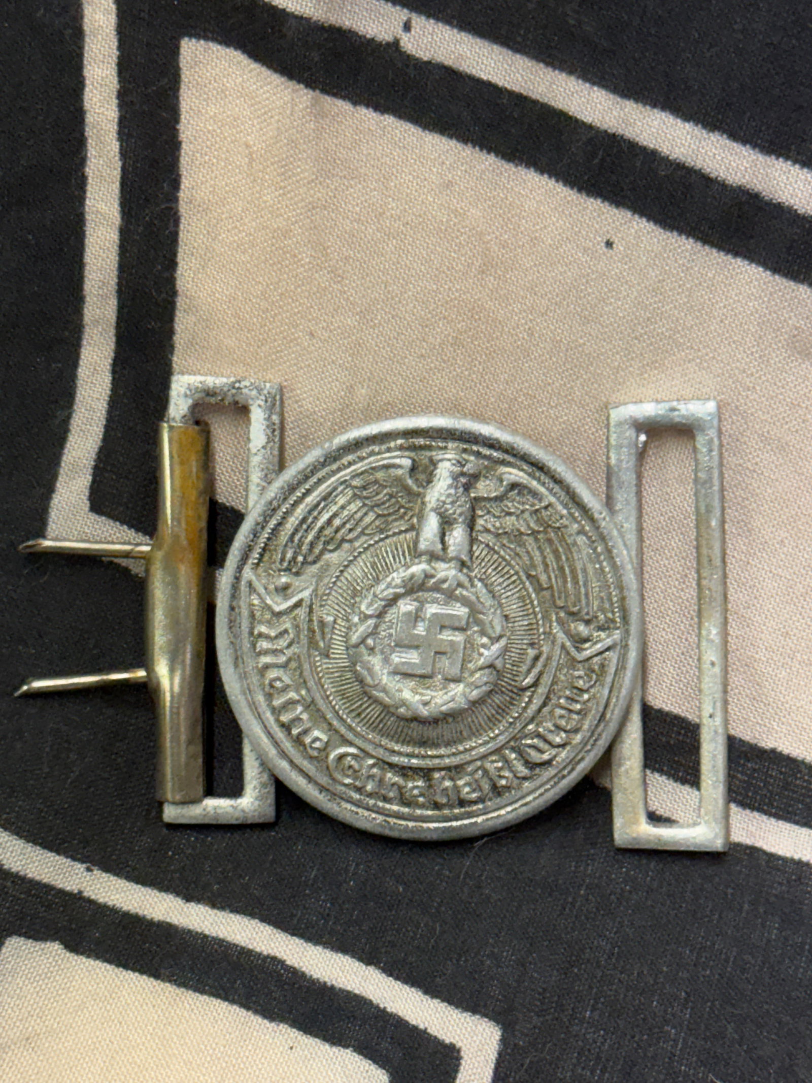 SCARCE WW2 GERMAN WAFFEN SS OFFICER BELT BUCKLE BY RZM: SCARCE WW2 GERMAN WAFFEN SS OFFICER BELT BUCKLE BY RZM - MAKER MARKED ON THE REVERSE. PLEASE VIEW ALL DETAILED PICTURES. SHOWS GOOD WEAR AND PERIOD USE WITH A BEAUTIFUL PATINA THROUGHOUT. COMES FROM A