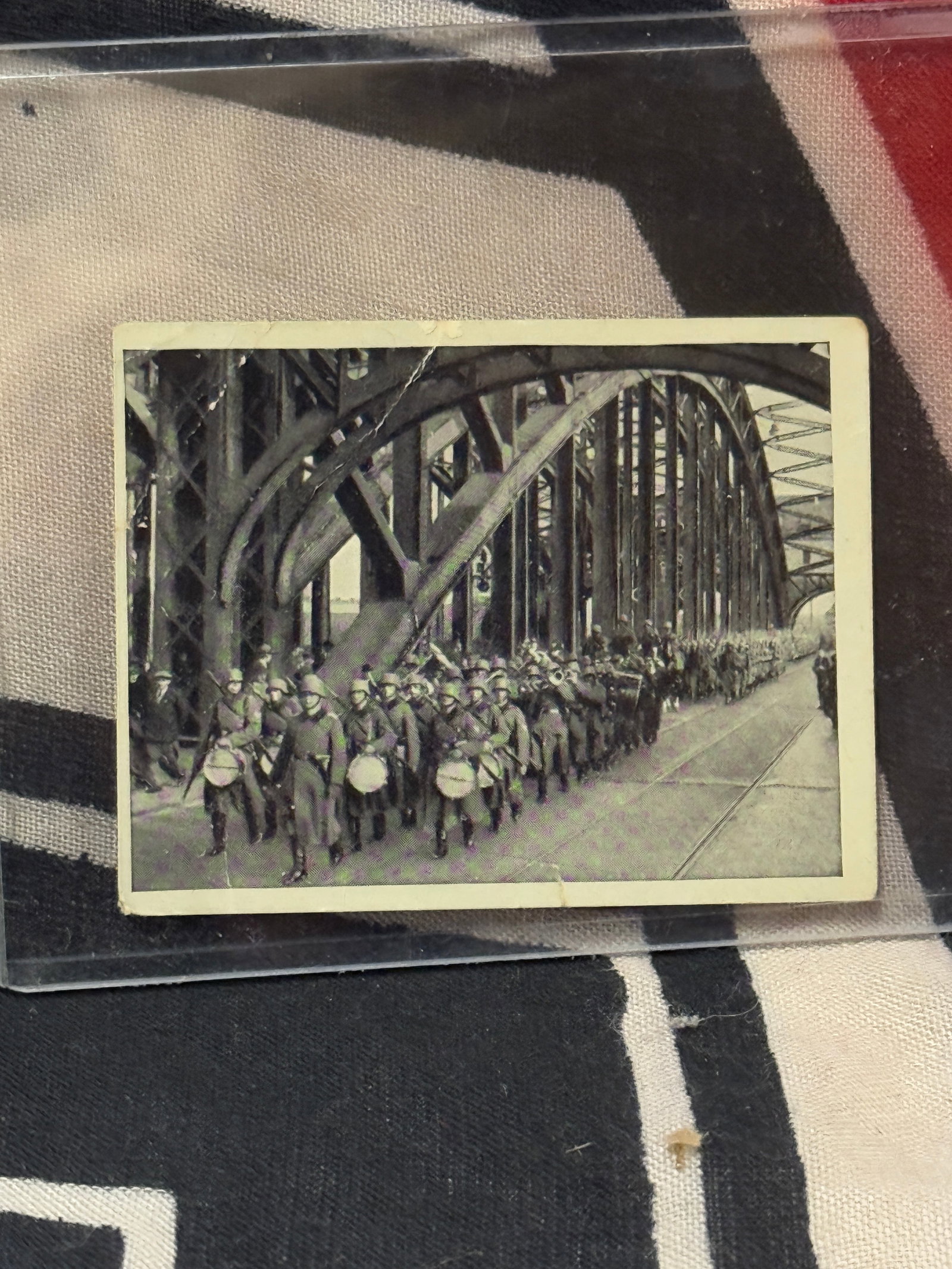 WW2 GERMAN HITER YOUTH MARCHING BAND AT REMAGEN BRIDGE CIGARETTE CARD: WW2 GERMAN HITER YOUTH MARCHING BAND AT REMAGEN BRIDGE CIGARETTE CARD