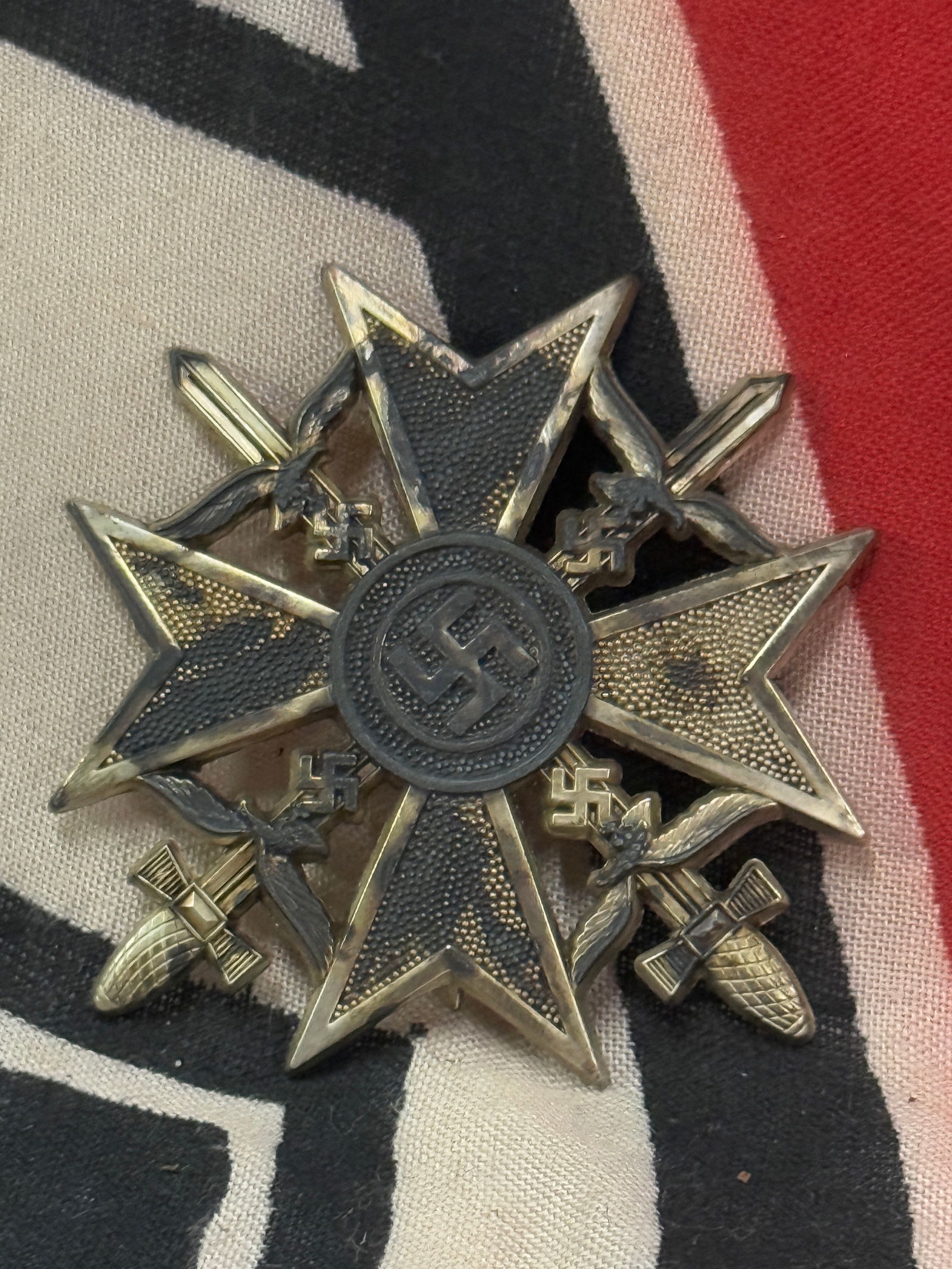 SCARCE WW2 GERMAN SPANISH CROSS WITH GOLD GILT FINISH: SCARCE WW2 GERMAN SPANISH CROSS WITH GOLD GILT FINISH. A RARE EXAMPLE SHOWING GOOD WEAR AND USE. PLEASE VIEW ALL DETAILED PICTURES. A RARE FIND.