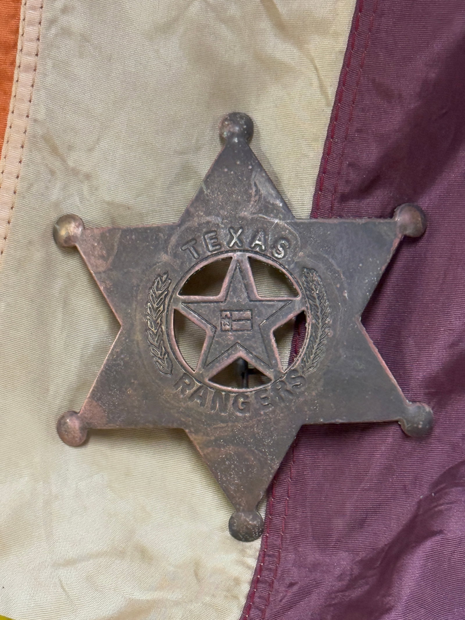 ANTIQUE TEXAS RANGER BADGE: ANTIQUE TEXAS RANGER BADGE. A VERY RARE FIND THAT IS IN MINT OVERALL SHAPE AND CONDITION WITH A BEAUTIFUL OVERALL PATINA. SHOWS GOOD WEAR AND USE. PLEASE VIEW ALL DETAILED PICTURES. A RARE FIND AND AN