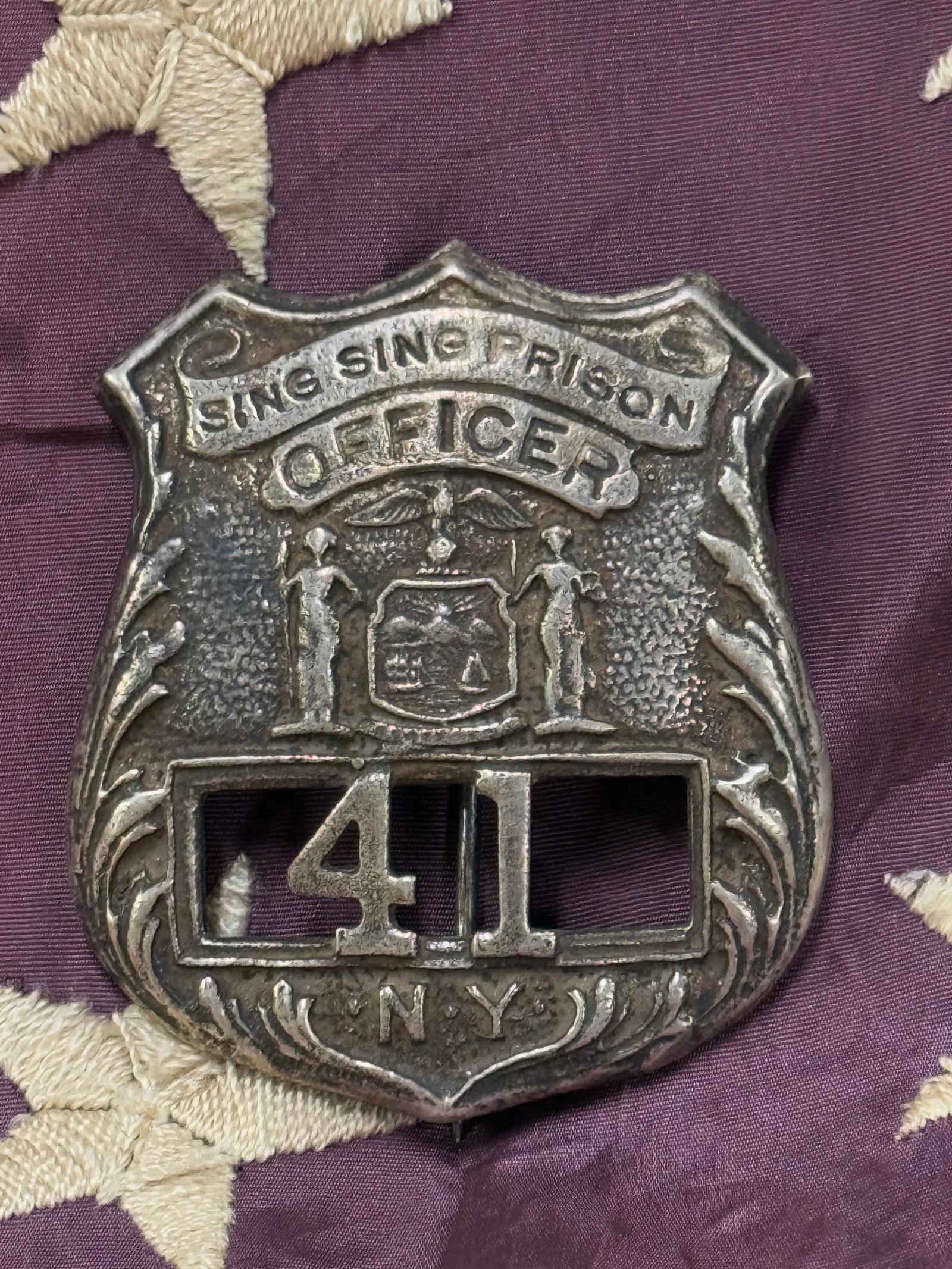 ANTIQUE NEW YORK SING SING PRISON OFFICER BADGE: ANTIQUE NEW YORK SING SING PRISON OFFICER BADGE. A VERY RARE FIND THAT IS IN MINT OVERALL SHAPE AND CONDITION WITH A BEAUTIFUL OVERALL PATINA. SHOWS GOOD WEAR AND USE. PLEASE VIEW ALL DETAILED PICTURE