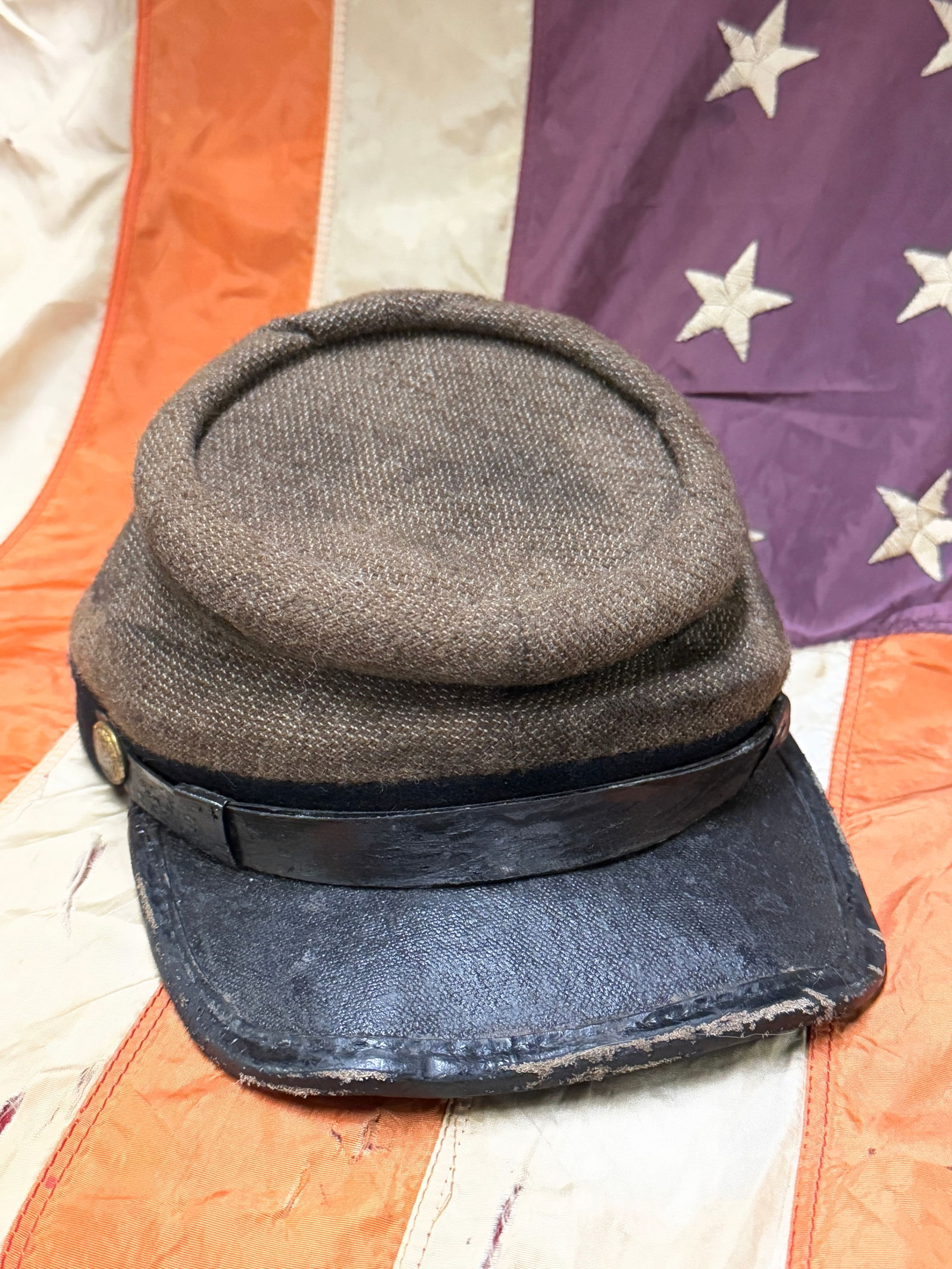 CIVIL WAR CONFEDERATE CSA SOUTH CAROLINA KEPI HAT CAP BY J.H. SILVERBERG: CIVIL WAR CONFEDERATE CSA SOUTH CAROLINA KEPI HAT CAP BY J.H. SILVERBERG. A VERY RARE FIND. SHOWS GOOD WEAR AND USE WITH A BEAUTIFUL OVERALL PATINA. HAS A GREAT LOOK TO IT WITH AN EXCELLENT OVERALL EY