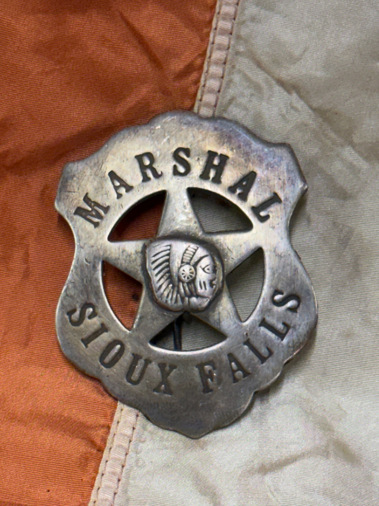 ANTIQUE MARSHAL SIOUX FALLS NATIVE AMERICAN INDIAN BADGE: ANTIQUE MARSHAL SIOUX FALLS NATIVE AMERICAN INDIAN BADGE. A VERY RARE FIND THAT IS IN MINT OVERALL SHAPE AND CONDITION WITH A BEAUTIFUL OVERALL PATINA. SHOWS GOOD WEAR AND USE. PLEASE VIEW ALL DETAILE