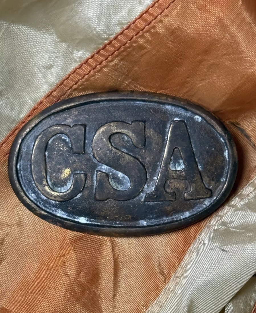 CIVIL WAR CONFEDERATE CSA SOUTHERN REBEL BELT PLATE BUCKLE: CIVIL WAR CONFEDERATE CSA SOUTHERN REBEL BELT PLATE BUCKLE. AN ULTRA RARE FIND THAT IS IN MINT OVERALL SHAPE AND CONDITION WITH A BEAUTIFUL OVERALL PATINA. HAS A GREAT LOOK TO IT WITH AN EXCELLENT OVE