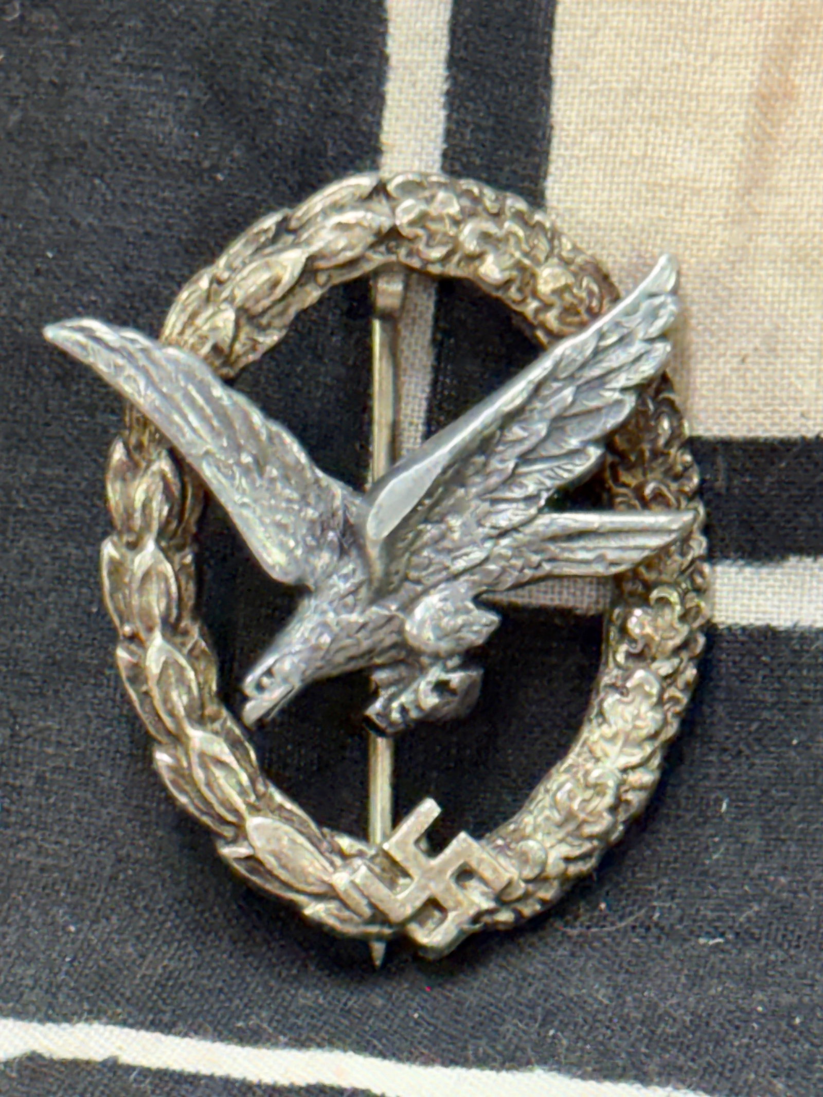 WW2 GERMAN RADIO PERATOR AIR GUNNER BADGE BY JMME: WW2 GERMAN RADIO PERATOR AIR GUNNER BADGE BY JMME. Early/mid war tombac ROAG with matching early style Juncker case. Tombak eagle and wreath, J3 variant. Remains in near mint condition and shows no to