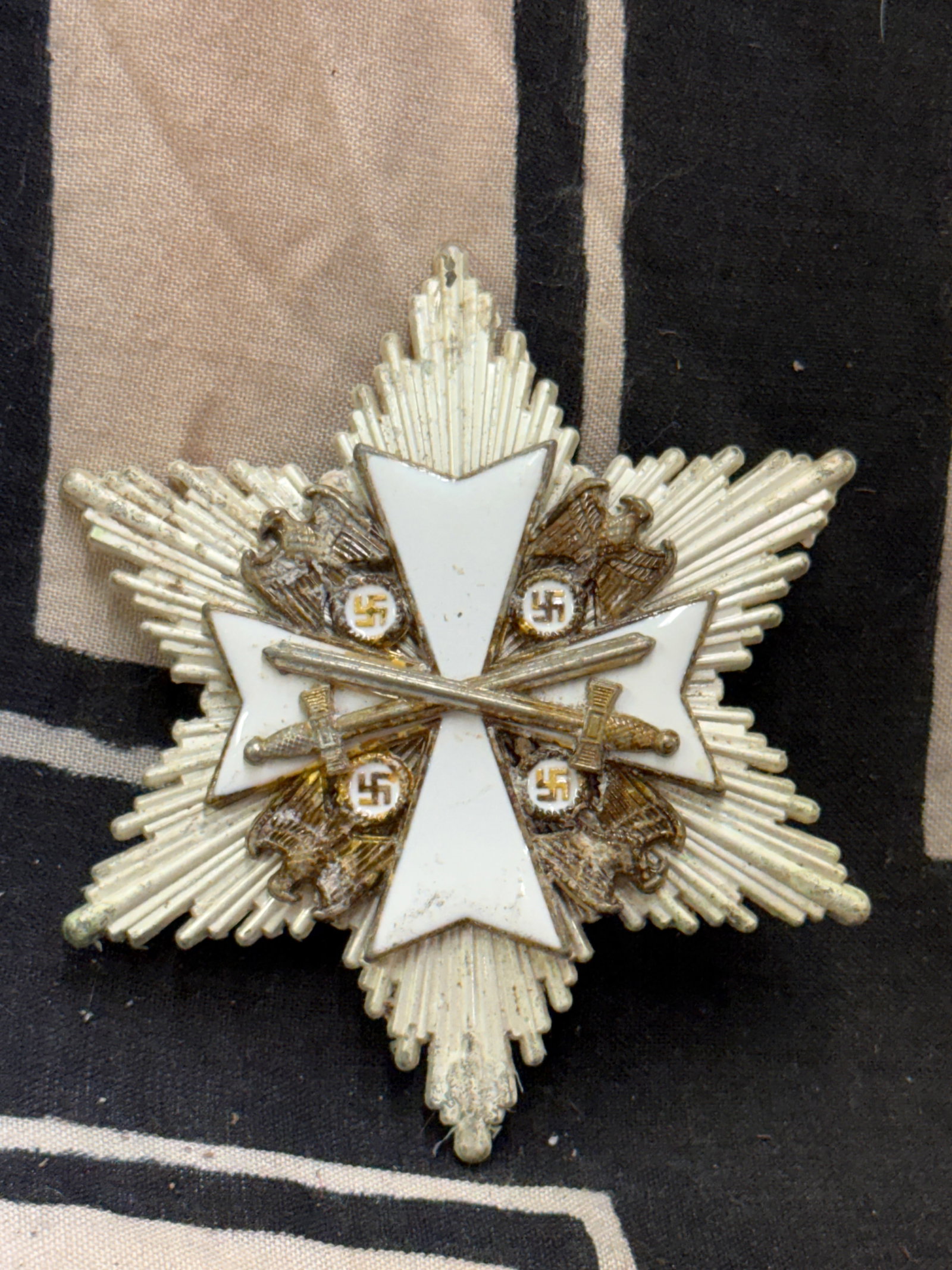 RARE WW2 GERMAN EAGLE ORDER BREAST STAR WITH SWORDS WITH SERIAL #: RARE WW2 GERMAN EAGLE ORDER BREAST STAR WITH SWORDS WITH SERIAL #. AN ULTRA RARE FIND THAT IS IN MINT OVERALL SHAPE AND CONDITION WITH A BEAUTIFUL OVERALL PATINA. SHOWS GOOD WEAR AND USE. PLEASE VIEW 