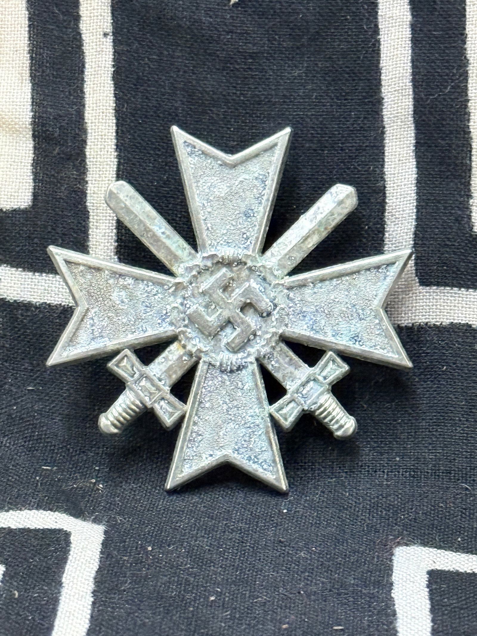 WW2 GERMAN MERIT CROSS WITH SWORDS MEDAL IN SILVER: WW2 GERMAN MERIT CROSS WITH SWORDS MEDAL IN SILVER. AN ULTRA RARE FIND THAT SHOWS GOOD WEAR AND USE WITH A BEAUTIFUL OVERALL PATINA. PLEASE VIEW ALL DETAILED PICTURES. A VERY RARE EXAMPLE.
