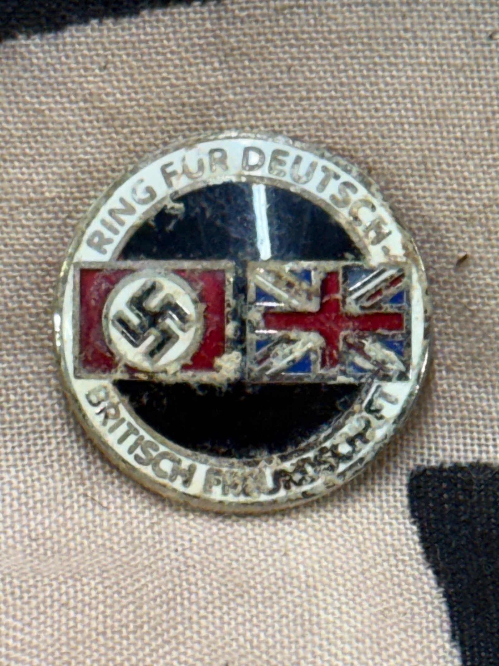 Pre WW2-German-British Alliance Badge By RZM M1/129: Pre WW2-German-British Alliance Badge By RZM M1/129. A rare example that is in mint overall shape and condition with a beautiful overall patina. Maker marked on the reverse. Please view all detailed p