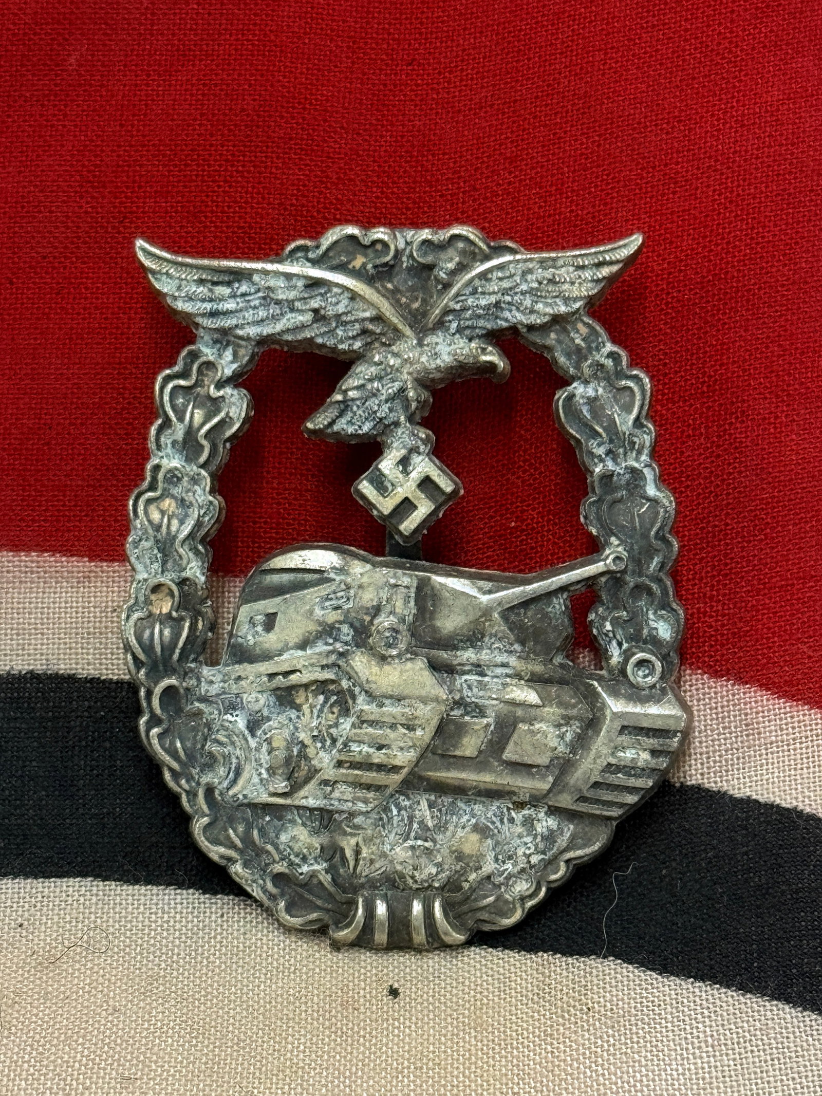RARE WW2 GERMAN LUFTWAFFE TANK BADGE: RARE WW2 GERMAN LUFTWAFFE TANK BADGE. AN ULTRA RARE FIND THAT IS IN MINT OVERALL SHAPE AND CONDITION WITH A BEAUTIFUL OVERALL PATINA. SHOWS GOOD WEAR AND USE. PLEASE VIEW ALL DETAILED PICTURES. A VERY