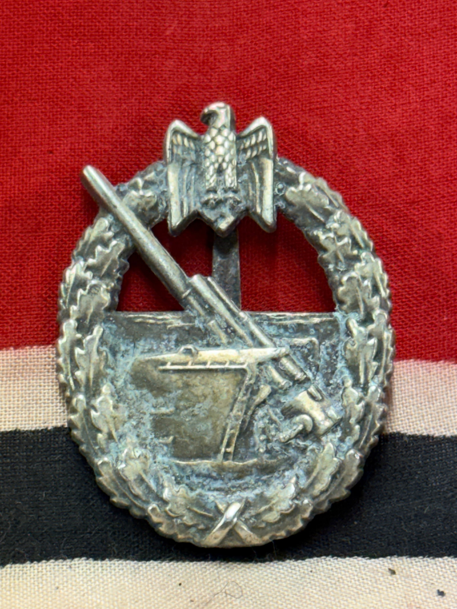 WW2 GERMAN KRIEGSMARINE COASTAL ARTILLERY BADGE BY SCHWERIN BERLIN: WW2 GERMAN KRIEGSMARINE COASTAL ARTILLERY BADGE BY SCHWERIN BERLIN. AN ULTRA RARE FIND THAT IS IN MINT OVERALL SHAPE AND CONDITION WITH A BEAUTIFUL OVERALL PATINA. PLEASE VIEW ALL DETAILED PICTURES. A