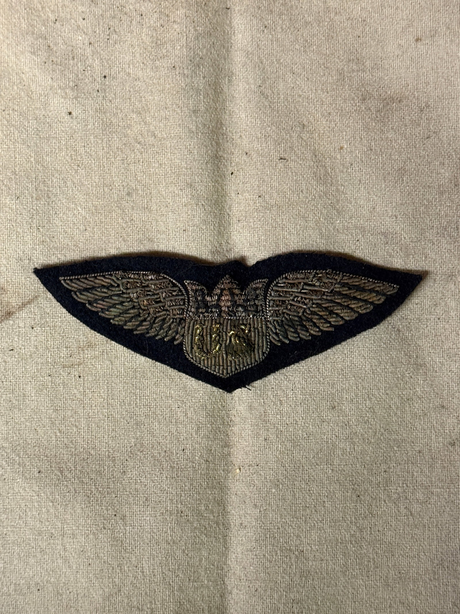 Beautiful Bullion WWI Issue or Regulation US Air Service Pilot Wing: Beautiful Bullion WWI Issue or Regulation US Air Service Pilot Wing. A very rare exmaple. The wing is embroidered in gold and silver bullion. It has never been sewn onto a uniform.