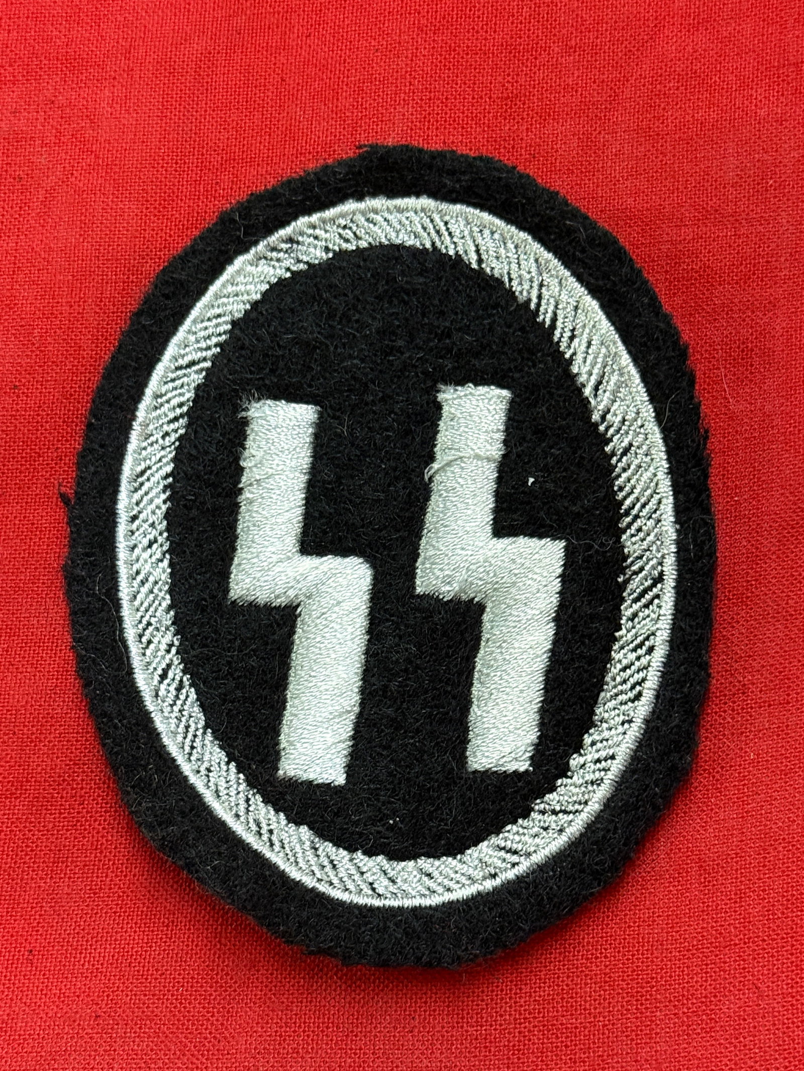 WW2 GERMAN WAFFEN SS OFFICER SLEEVE PATCH: WW2 GERMAN WAFFEN SS OFFICER SLEEVE PATCH. AN ULTRA RARE FIND THAT IS IN MINT OVERALL SHAPE AND CONDITION WITH A BEAUTIFUL OVERALL PATINA. SHOWS GOOD WEAR AND USE. PLEASE VIEW ALL DETAILED PICTURES. A