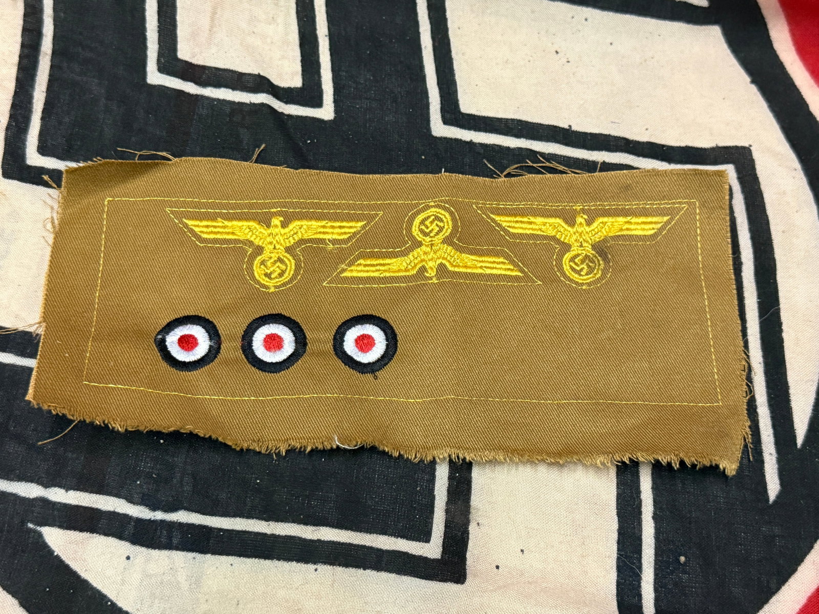 RARE WW2 GERMAN FACTORY UNCUT VERSION OF KRIEGSMARINE INSIGNIAS AND COCKADE CLOTH BADGES: RARE WW2 GERMAN FACTORY UNCUT VERSION OF KRIEGSMARINE INSIGNIAS AND COCKADE CLOTH BADGES. RARE UN-CUT STRIP. PLEAE PLEASE VIEW ALL DETAILED PICTURES.