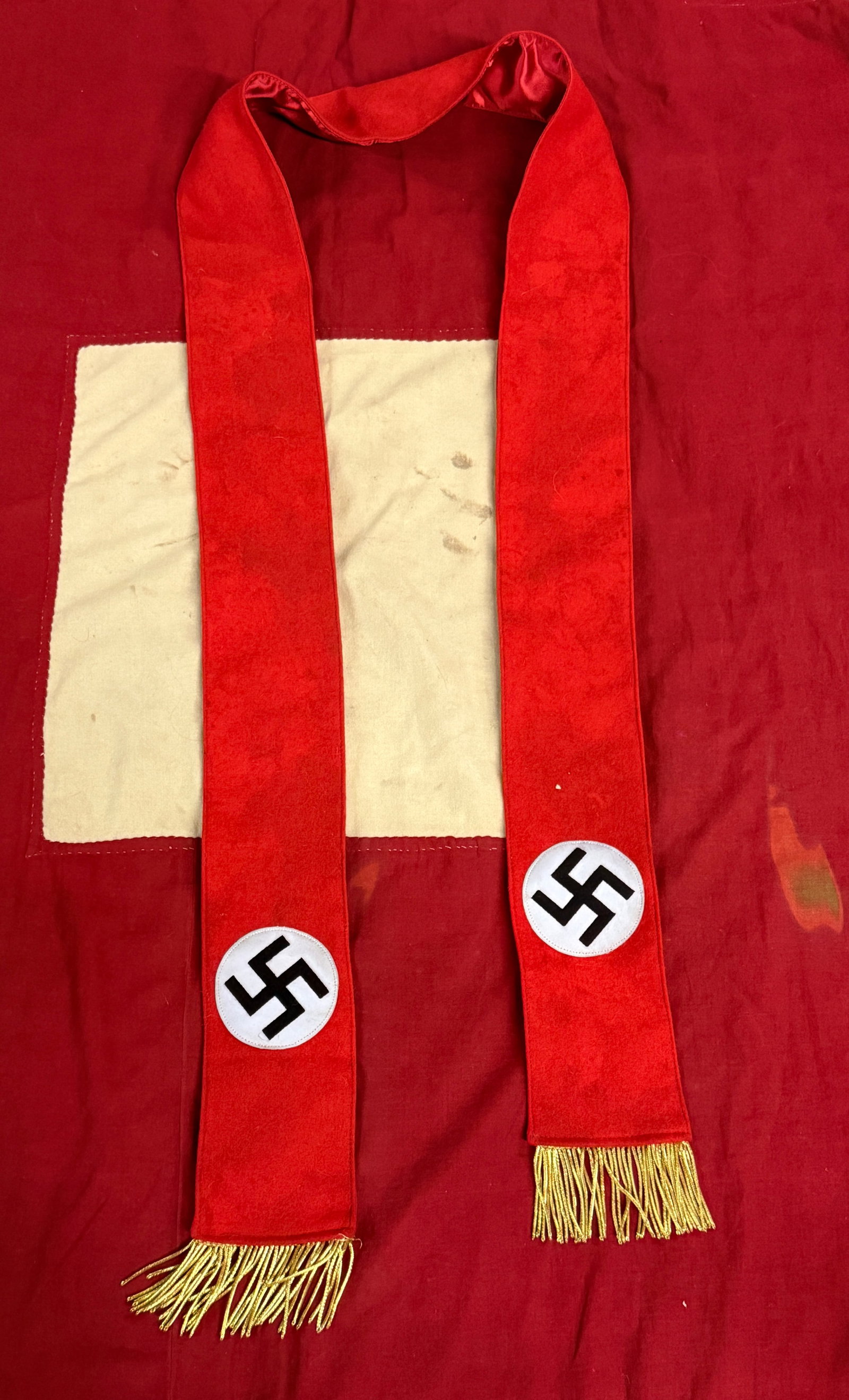 RARE WW2 GERMAN NSDAP POLITICAL LEADER FUNERAL SASH WITH RZM PAPER TAG: RARE WW2 GERMAN NSDAP POLITICAL LEADER FUNERAL SASH WITH RZM PAPER TAG. AN ULTRA RARE FIND THAT IS IN MINT OVERALL SHAPE AND CONDITION WITH A BEAUTIFUL OVERALL PATINA. VERY WELL PRESERVED AND COLLECTE