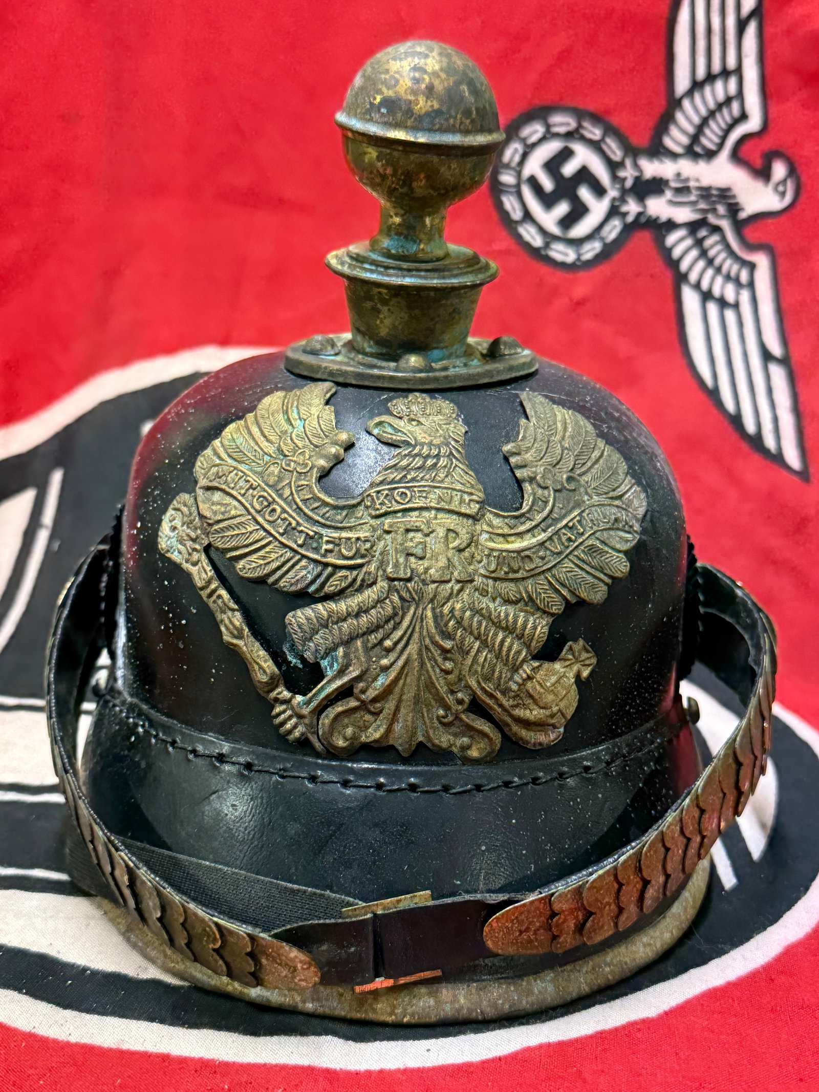 RARE WW1 IMPERIAL GERMAN PRUSSIAN ARTILLERY PICKELHAUBE HELMET: RARE WW1 IMPERIAL GERMAN PRUSSIAN ARTILLERY PICKELHAUBE HELMET. A RARE FIND. SHOWS GOOD WEAR AND USE WITH A BEAUTIFUL OVERALL PATINA. COMES COMPLETE WITH NO MISSING PIECES. PLEASE VIEW ALL DETAILED PI