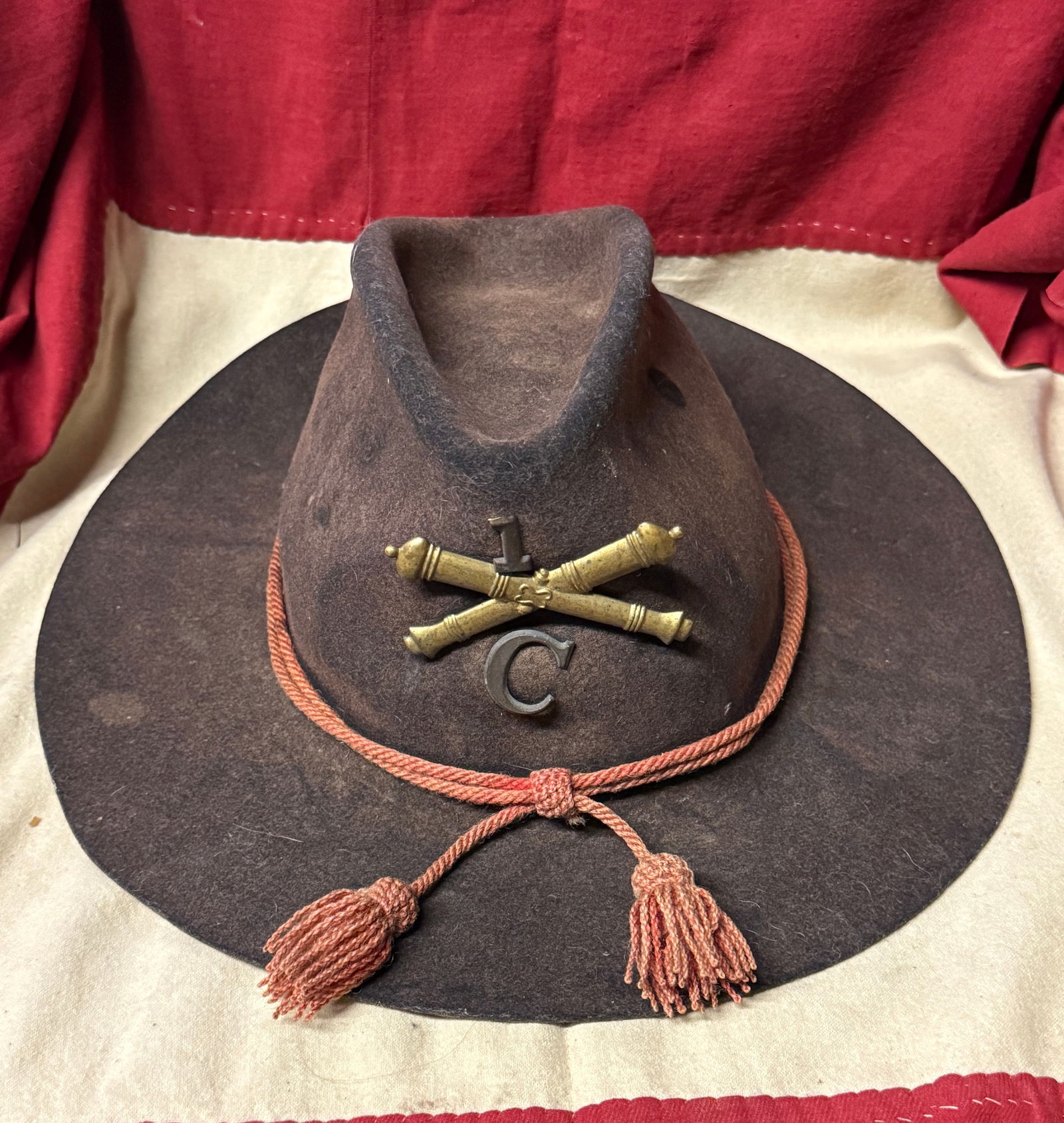 RARE CIVIL WAR UNION 1ST DIVISION CO. C ARTILLERY SLOUCH HAT CAP KEPI: RARE CIVIL WAR UNION 1ST DIVISION CO. C ARTILLERY SLOUCH HAT CAP KEPI. A VERY RARE EXAMPLE. SHOWS GOOD WEAR AND USE WITH A BEAUTIFUL OVERALL PATINA. HAS A GREAT LOOK TO IT WITH AN EXCELLENT OVERALL EY
