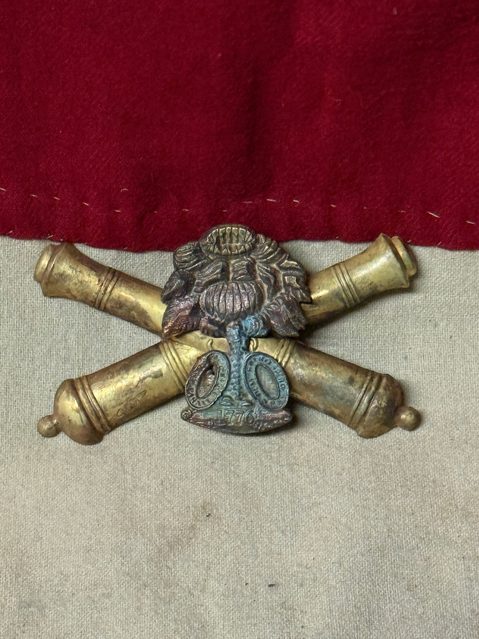 CIVIL WAR CONFEDERATE CSA SOUTH CAROLINA ARTILLERY BADGE INSIGNIA: CIVIL WAR CONFEDERATE CSA SOUTH CAROLINA ARTILLERY BADGE INSIGNIA. A RARE FIND. SHOWS GOOD WEAR AND USE WITH A BEAUTIFUL OVERALL PATINA. PLEASE VIEW ALL DETAILED PICTURES. A RARE EXAMPLE.