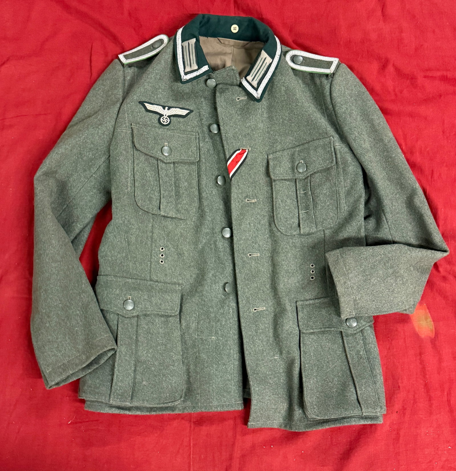WW2 GERMAN HEER ARMY MOUNTAIN TROOPS TUNIC JACKET: WW2 GERMAN HEER ARMY MOUNTAIN TROOPS TUNIC JACKET - MAKER MARKED ON THE INSIDE. SHOWS GOOD WEAR AND USE WITH A BEAUTIFUL OVERALL PATINA. VERY WELL PRESERVED. PLEASE VIEW ALL DETAILED PICTURES. A RARE 