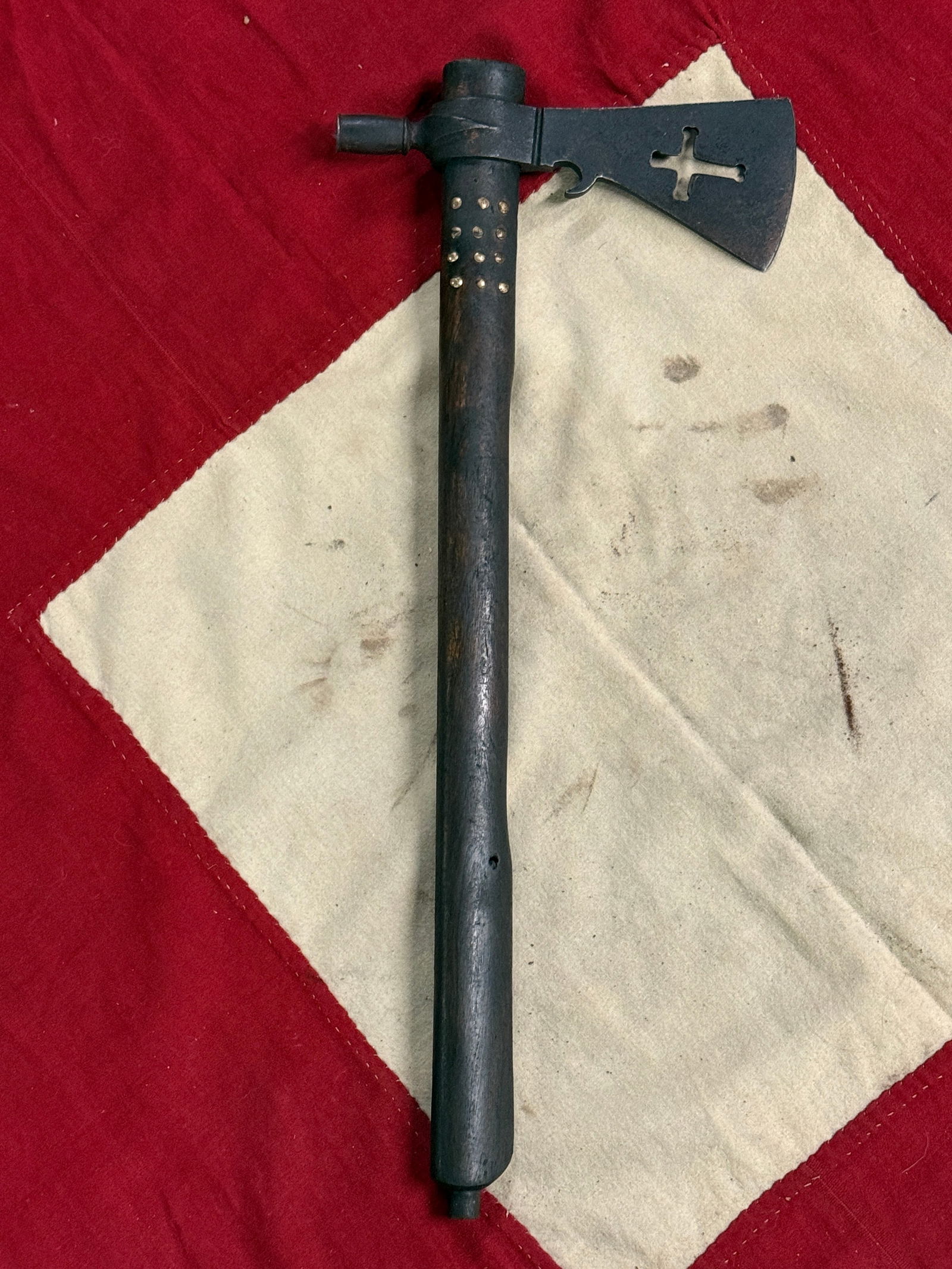ANTIQUE 1800'S NATIVE AMERICAN HAND FORGED PIPE TOMAHAWK: ANTIQUE 1800'S NATIVE AMERICAN HAND FORGED PIPE TOMAHAWK. AN ULTRA RARE FIND. SHOWS GOOD WEAR AND USE WITH A BEAUTIFUL OVERALL PATINA. HAS A GREAT LOOK TO IT WITH AN EXCELLENT OVERALL EYE APPEAL. VERY