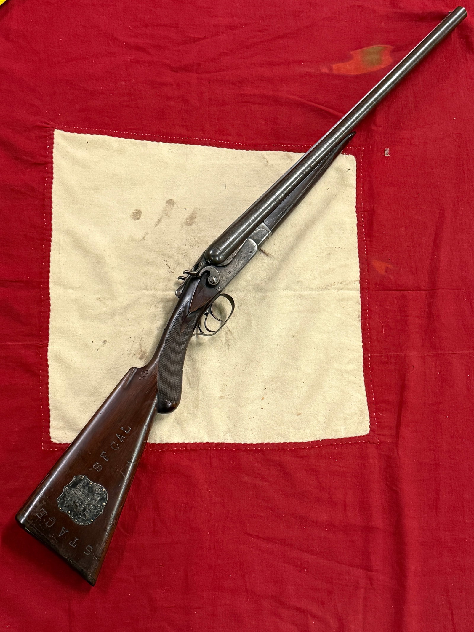 ID'D & DATED 1892 CIVIL WAR WELL FARGO STAGE COACH AGENT SHOTGUN: ID'D & DATED 1892 CIVIL WAR WELL FARGO STAGE COACH DOUBLE BARREL AGENT SHOTGUN. INSPECTION STAMPED AND ALSO STAMPED WITH ARMORY SF. CAL. WELLS FARGO 33 PROPERTY. SHOWS GOOD WEAR AND USE WITH A BEAUTIF