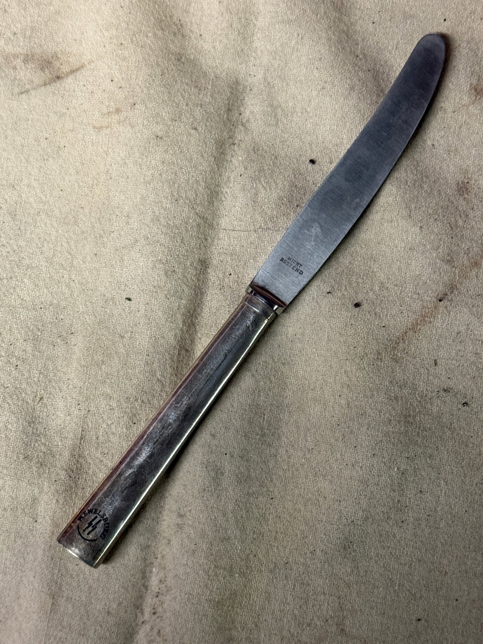 WW2 GERMAN WAFFEN SS WEWELSBURG KNIFE BY NICHT ROSTEND: WW2 GERMAN WAFFEN SS WEWELSBURG KNIFE BY NICHT ROSTEND. AN ULTRA RARE FIND. SHOWS GOOD WEAR AND USE WITH A BEAUTIFUL OVERALL PATINA. PLEASE VIEW ALL DETAILED PICTURES. A RARE EXAMPLE.