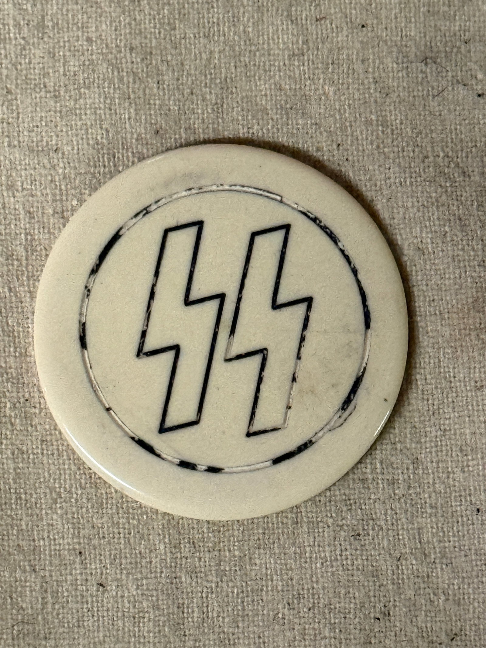 WW2 GERMAN WAFFEN SS PANZER GAME TOKEN 100 RM: WW2 GERMAN WAFFEN SS PANZER GAME TOKEN 100 RM. A RARE FIND. SHOWS GOOD WEAR AND USE WITH A BEAUTIFUL OVERALL PATINA. PLEASE VIEW ALL DETAILED PICTURES. A VERY RARE EXAMPLE.