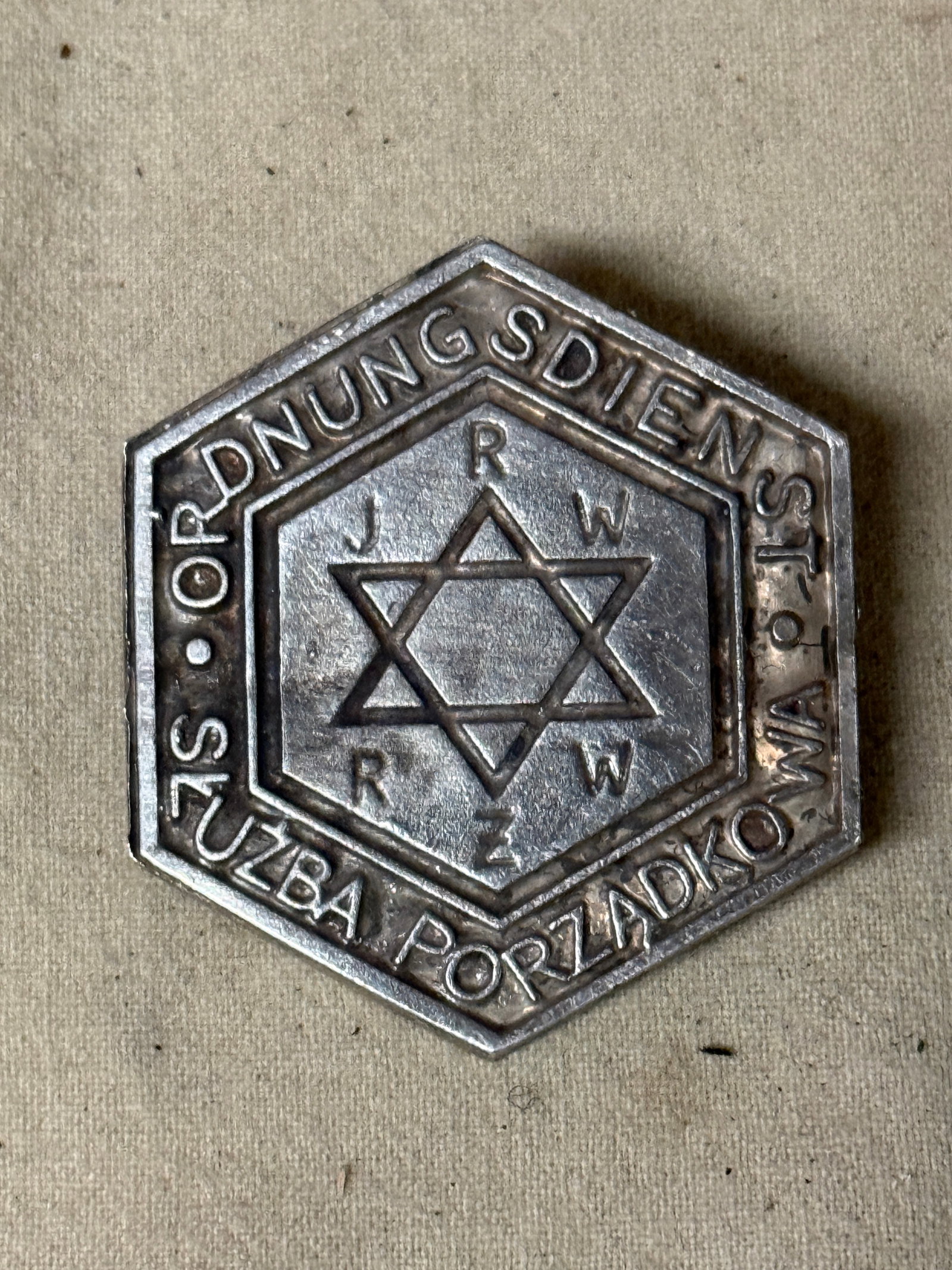 WW2 GERMAN JEWISH GHETTO POLICE JUDENRAT BADGE - ORDNUNGSDIENST HOLOCAUST JEW KAPO STAR OF DAVID: WW2 GERMAN JEWISH GHETTO POLICE JUDENRAT BADGE - ORDNUNGSDIENST HOLOCAUST JEW KAPO STAR OF DAVID. A RARE FIND. SHOWS GOOD WEAR AND USE WITH A BEAUTIFUL OVERALL PATINA. PLEASE VIEW ALL DETAILED PICTURE