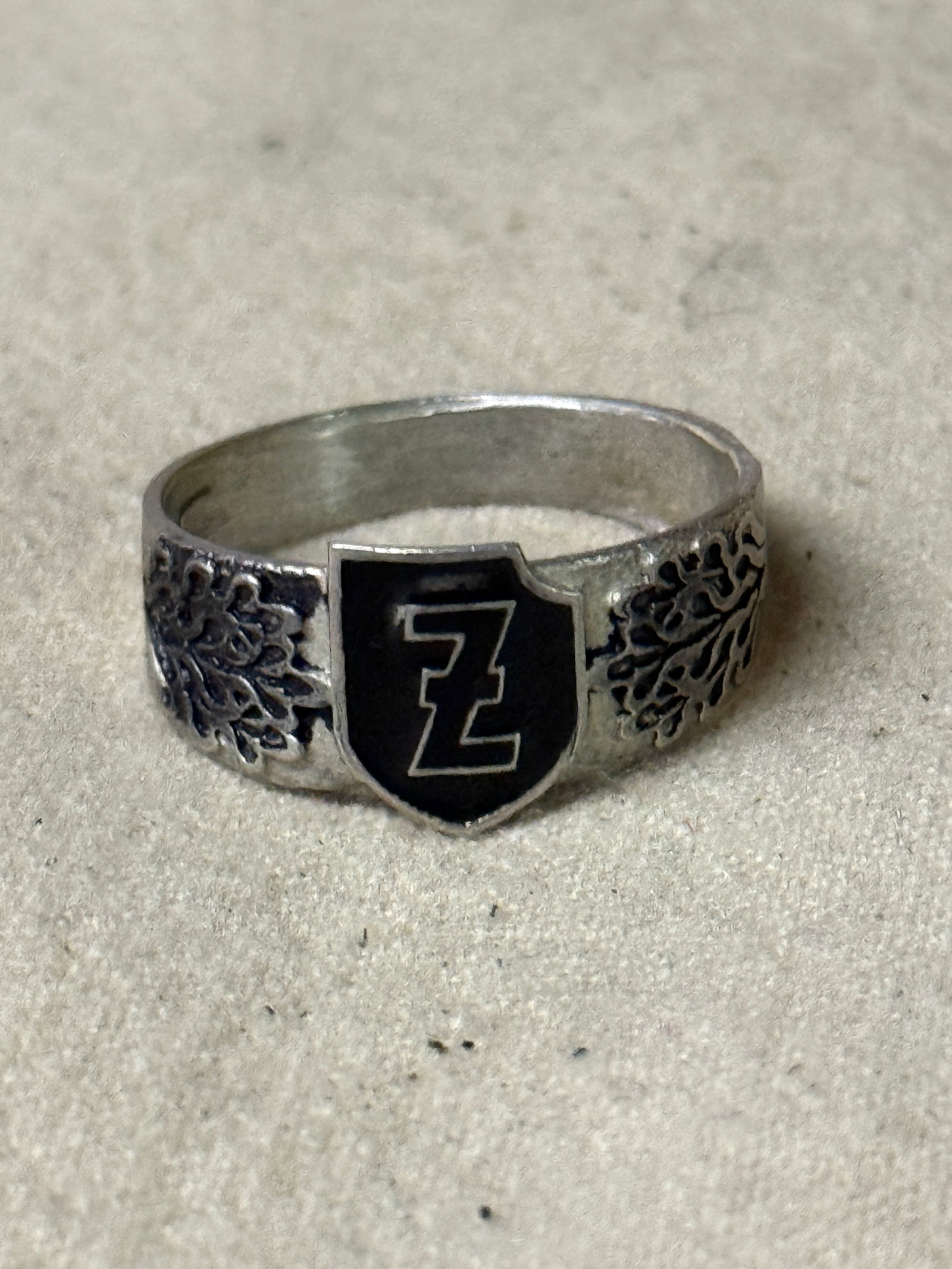 WW2 German Waffen SS Ring 4th Polizei Panzergrenadier Division H. Himmler Ring 835 Silver: WW2 German Waffen SS Ring 4th Polizei Panzergrenadier Division H. Himmler Ring 835 Silver. A very rare find. Marked H.Himmler on the inside with the RZM maker marks. Please view all detailed pictures.