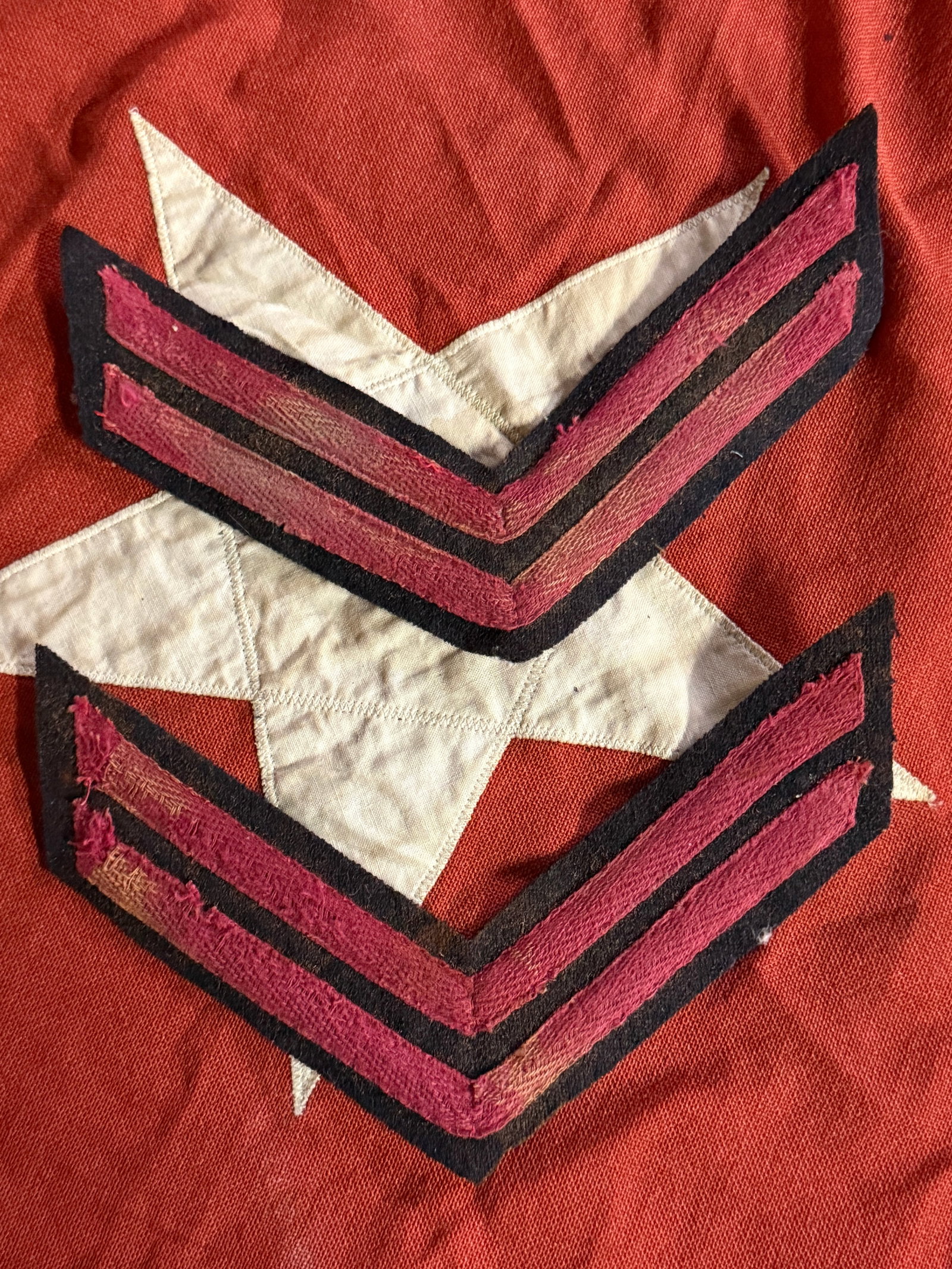 RARE PAIR OF CIVIL WAR UNION ARTILLERY OFFICER SLEEVE CHEVRONS: RARE PAIR OF CIVIL WAR UNION ARTILLERY OFFICER SLEEVE CHEVRONS. A RARE FIND. SHOWS GOOD WEAR AND USE WITH A BEAUTIFUL OVERALL PATINA. A RARE FIND AND AN EXCELLENT ADDITION TO YOUR COLLECTION.