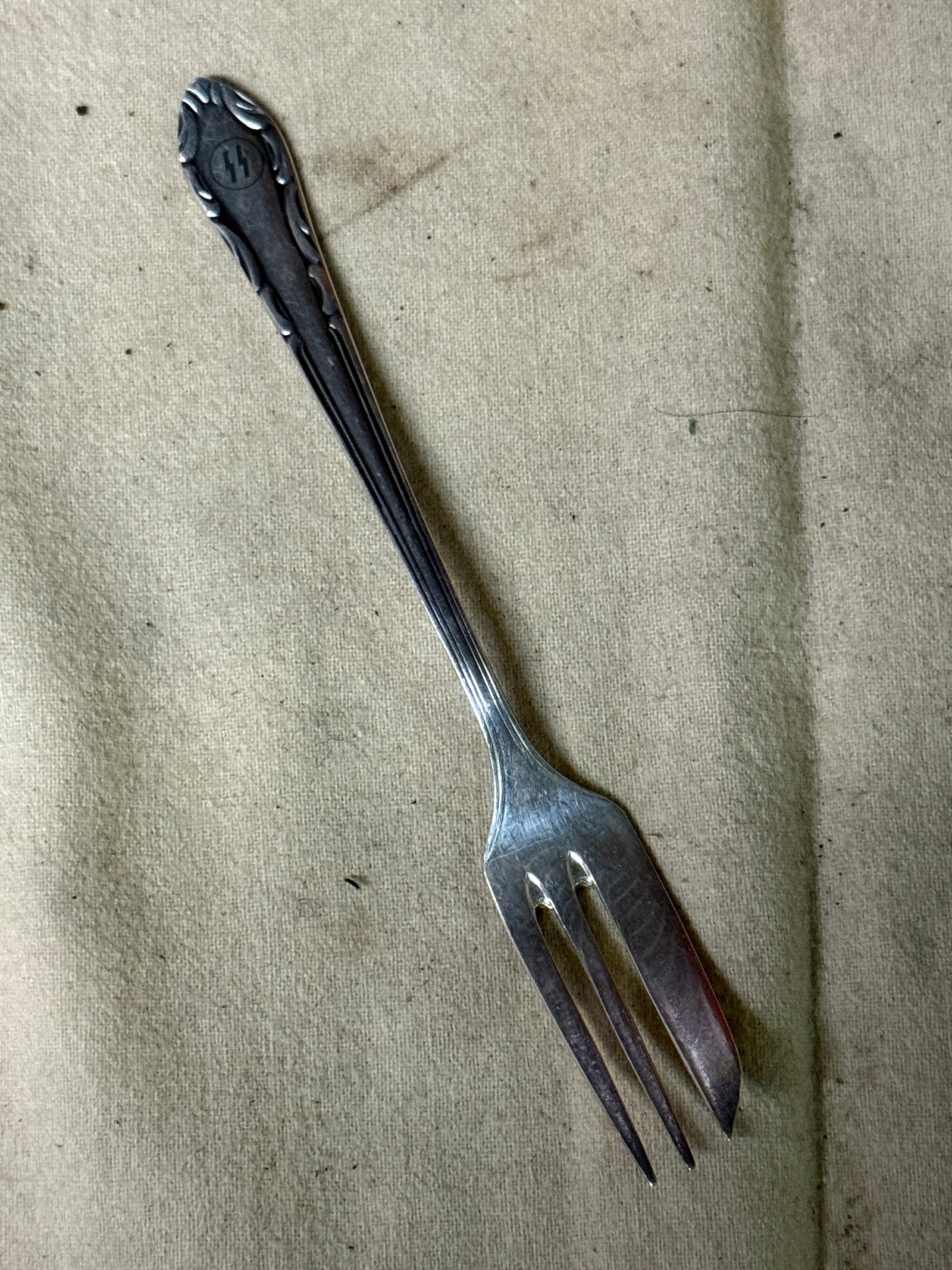 RARE WW2 GERMAN WAFFEN-SS OFFICER SILVER DINNER FORK: RARE WW2 GERMAN WAFFEN-SS OFFICER SILVER DINNER FORK. A RARE FIND. SHOWS GOOD WEAR AND USE WITH A BEAUTIFUL OVERALL PATINA. PLEASE VIEW ALL DETAILED PICTURES. A VERY RARE FIND.