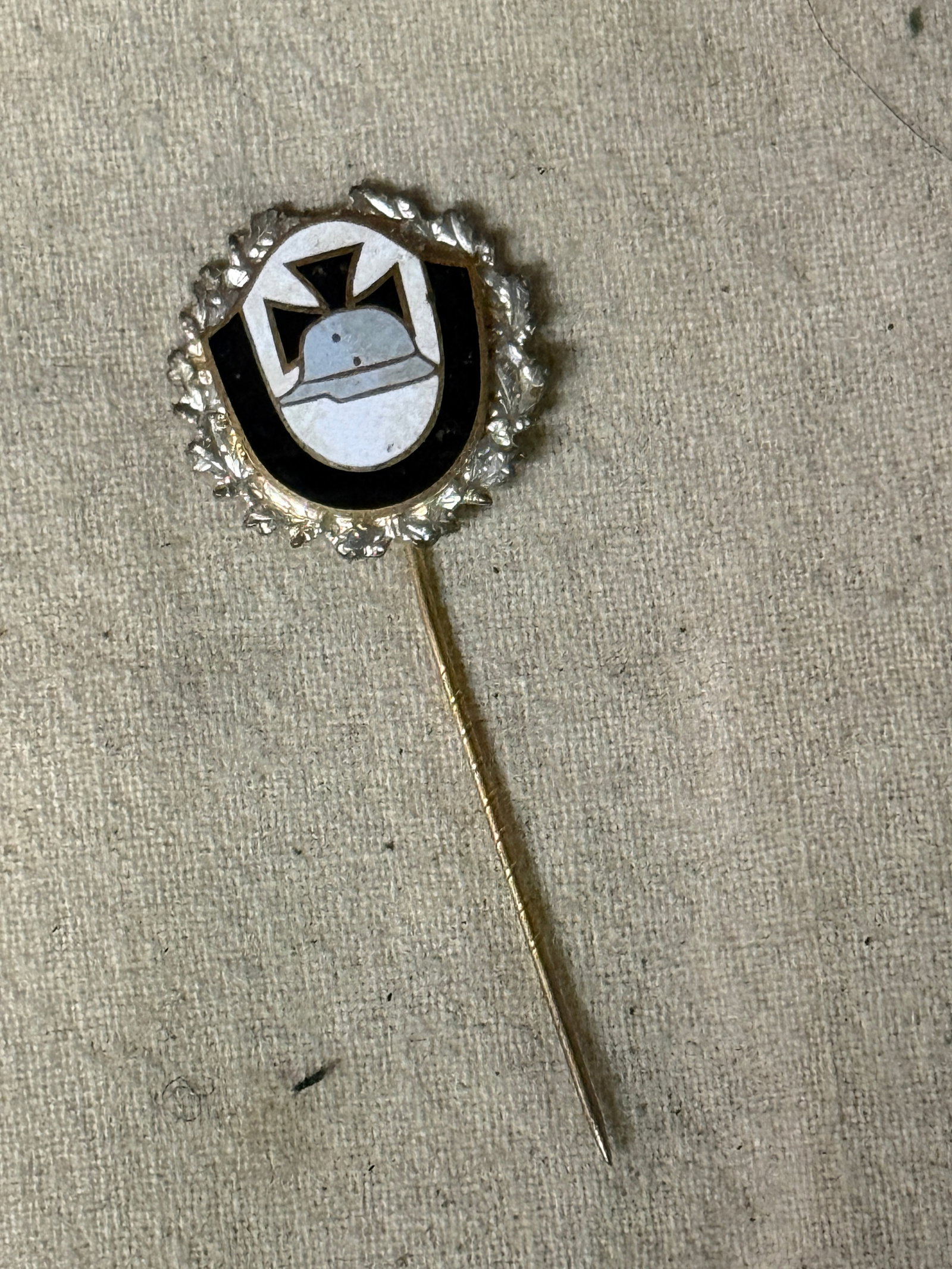 RARE WW1 GERMAN PRUSSION IRON CROSS WITH HELMET STICKPIN: RARE WW1 GERMAN PRUSSION IRON CROSS WITH HELMET STICKPIN