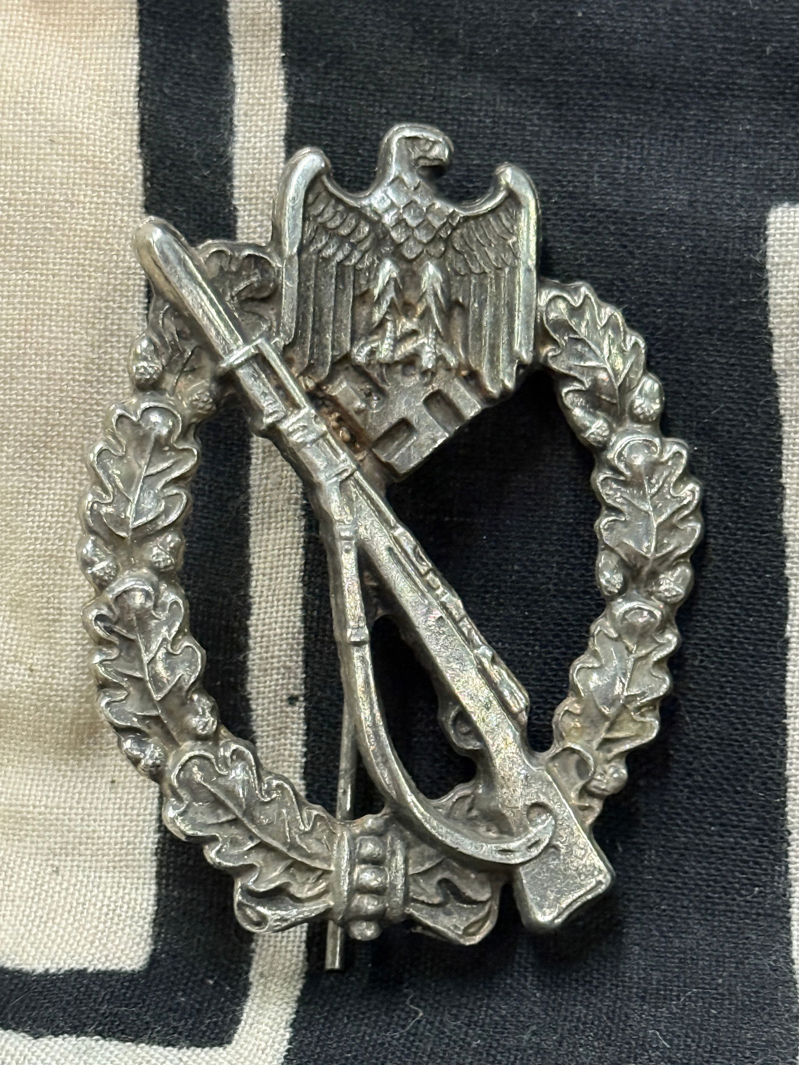 WW2 GERMAN INFANTRY ASSAULT BADGE IN SILVER BY RZM 01/23