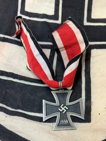 WW2 GERMAN IRON CROSS OF THE KNIGTS CROSS WITH RIBBON