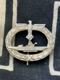 WW2 GERMAN KRIEGSMARINE U-BOAT BADGE BY DEUTSCHLER SOHN
