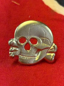 LATE WAR PERIOD WW2 GERMAN TOTENKOPF SS CAP SKULL