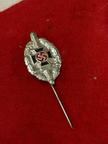 RAREN WW2 GERMAN NSKOV WAR VICTIMS TUNIC STICKPIN