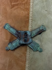 CIVIL WAR FALSE EMBROIDERED CO. B ARTILLERY HEADGEAR BADGE INSIGNIA